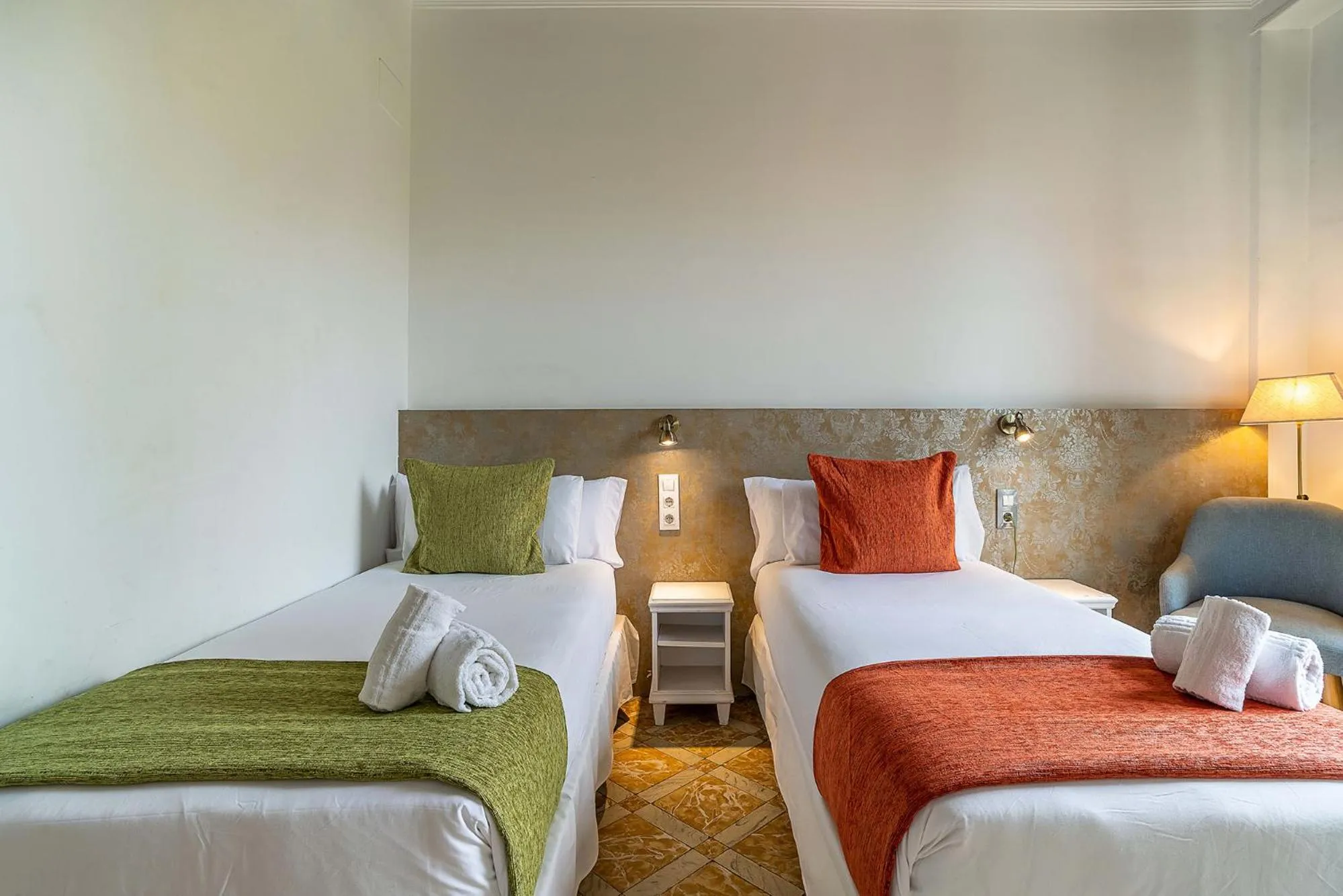 Twin Room with City View in Casa Gracia