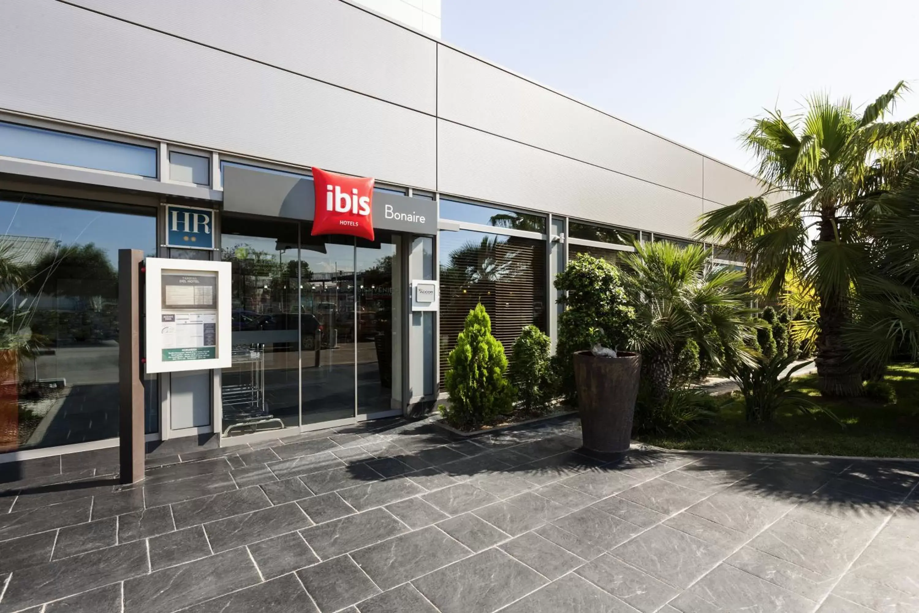 Facade/entrance in Ibis Valencia Bonaire Aeropuerto Facade/entrance in Ibis Valencia Bonaire Aeropuerto