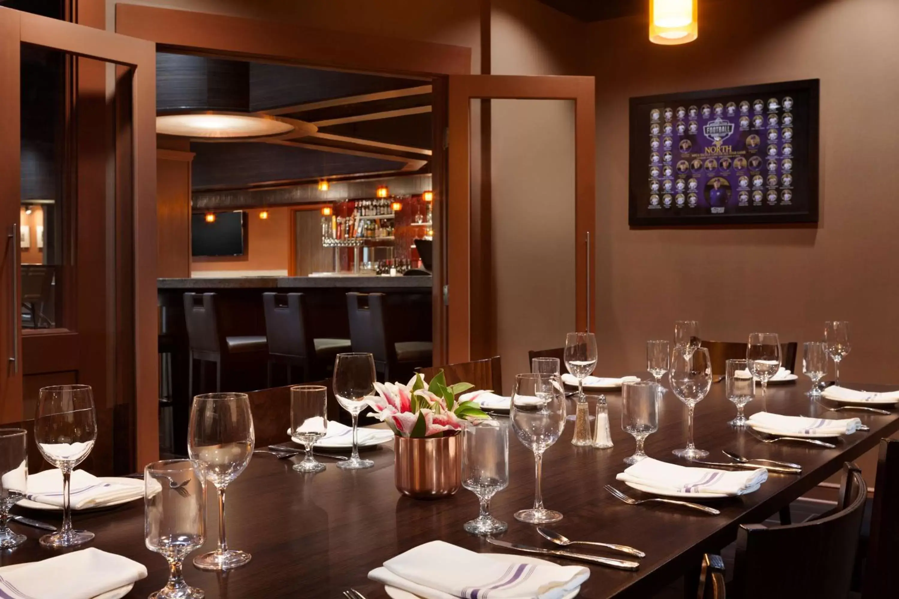 Restaurant/Places to Eat in DoubleTree by Hilton Minneapolis Park Place