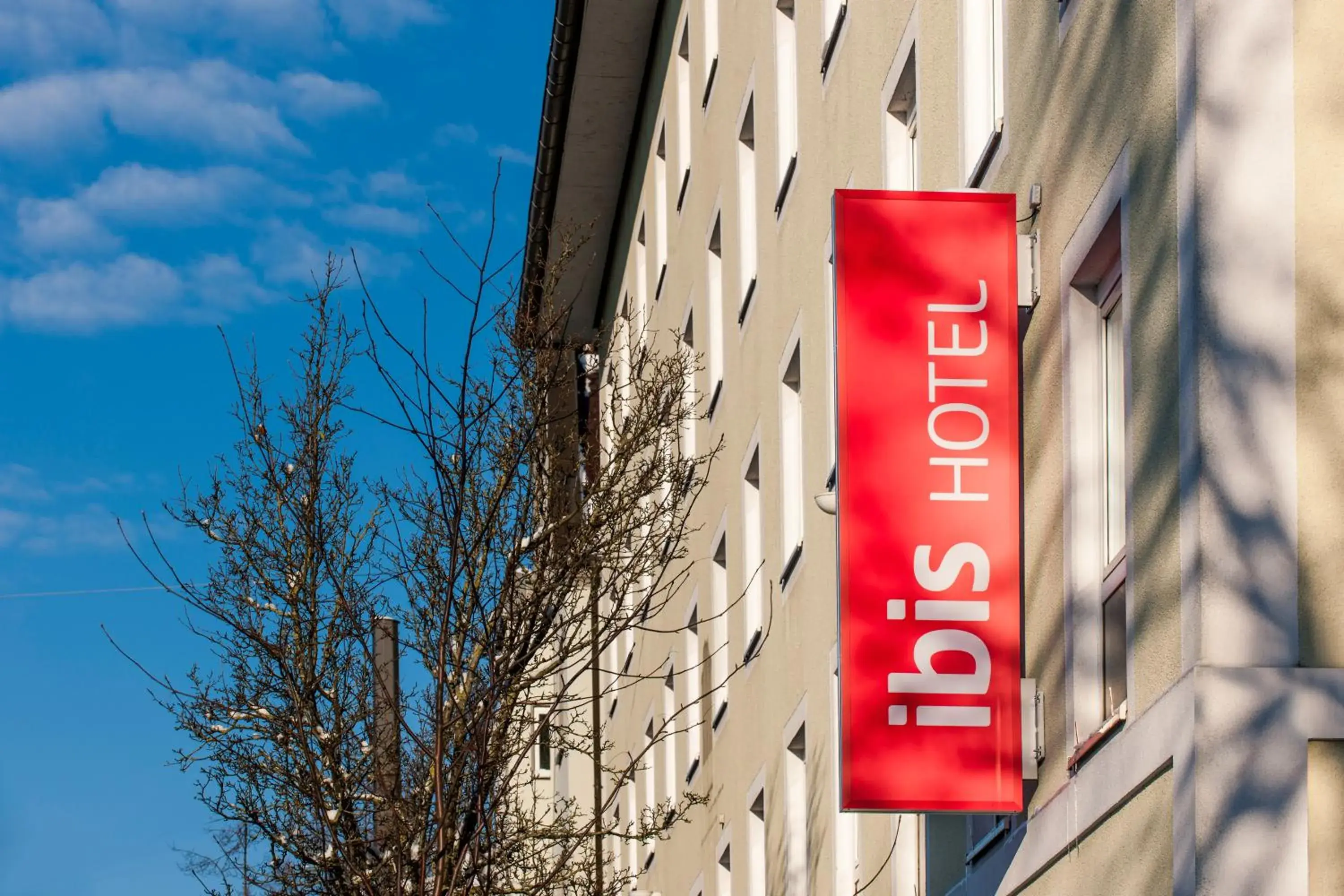 Facade/entrance in ibis Augsburg Koenigsplatz