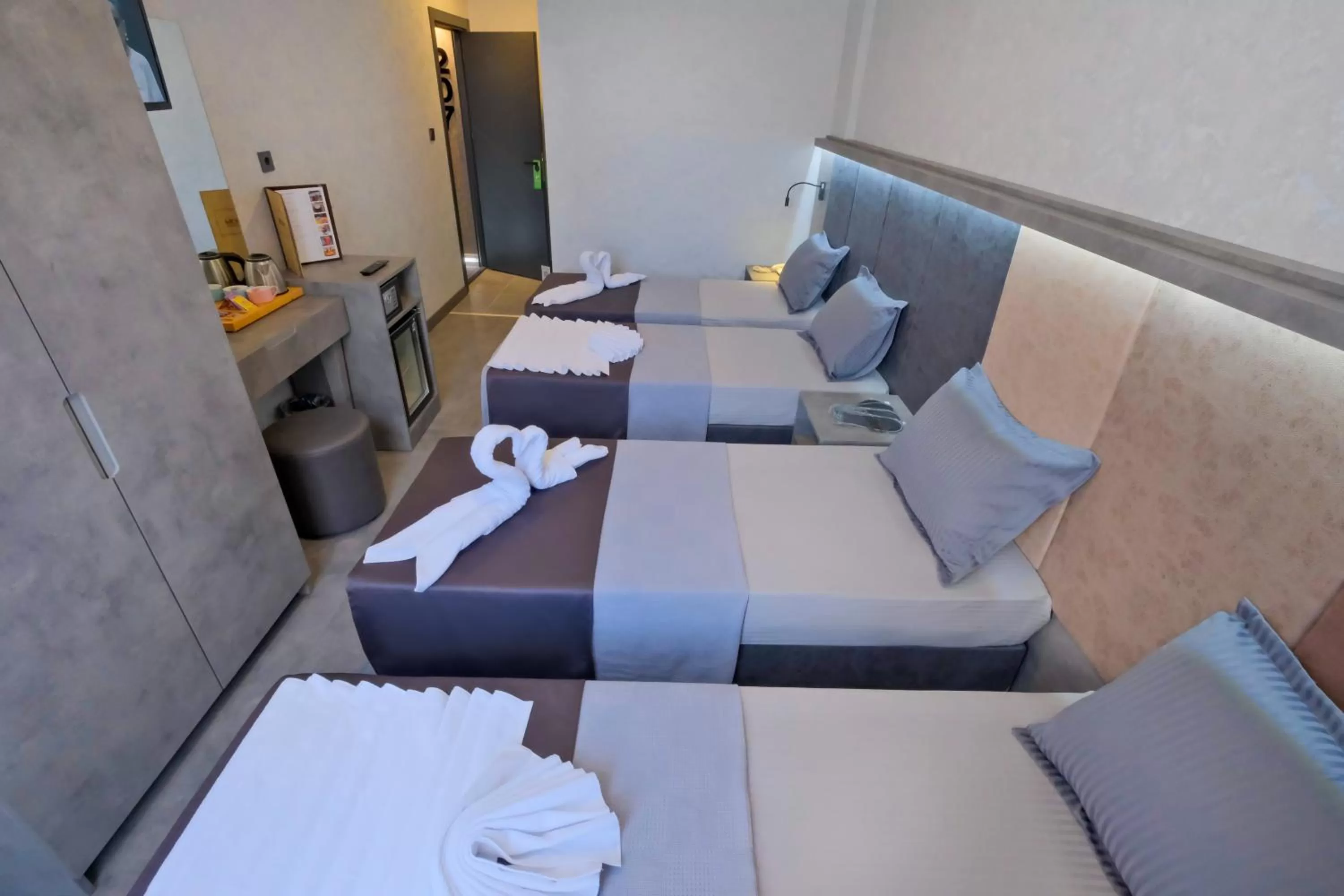 Photo of the whole room in The Queen Hotel