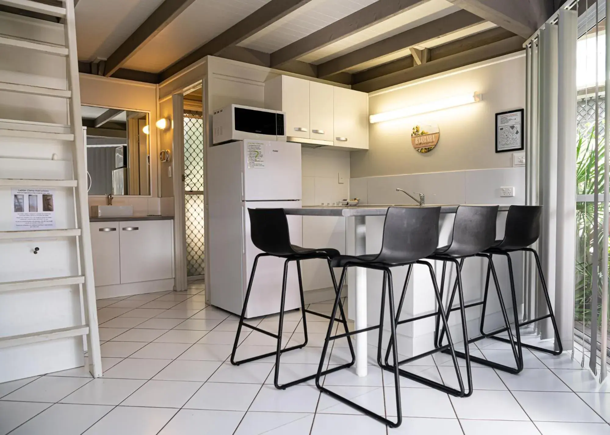 kitchen, Dining Area in Kellys Beach Resort