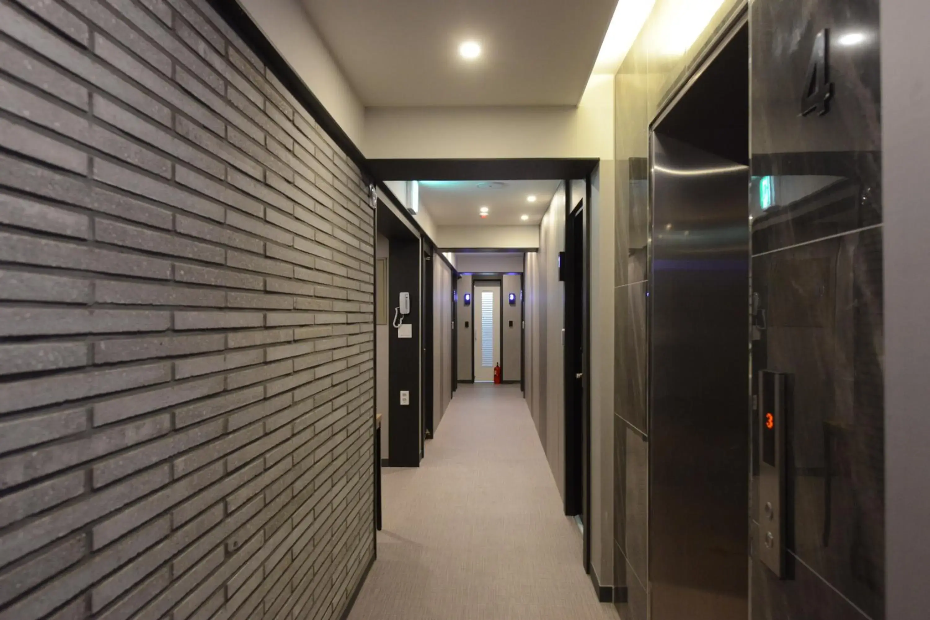 Property building in Top Motel Busan Property building in Top Motel Busan