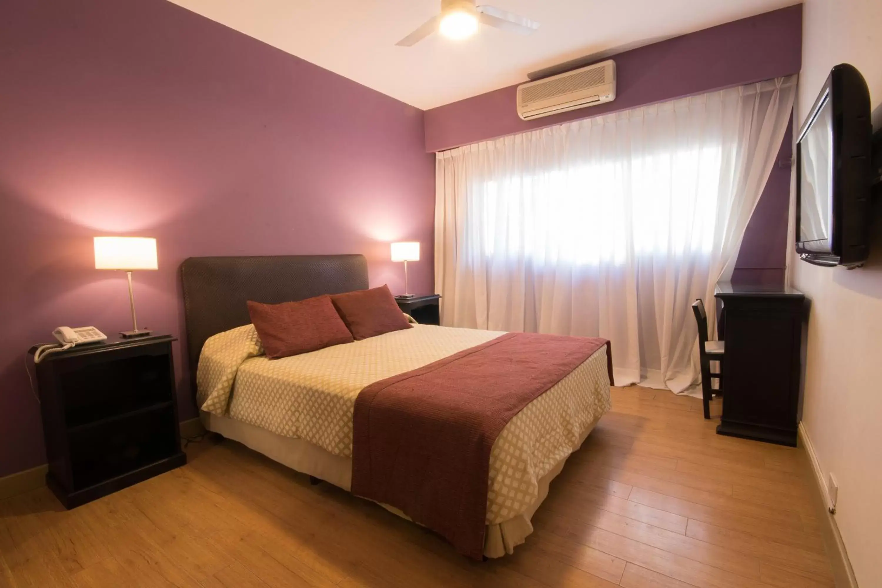 Photo of the whole room, Bed in Gran Hotel Buenos Aires