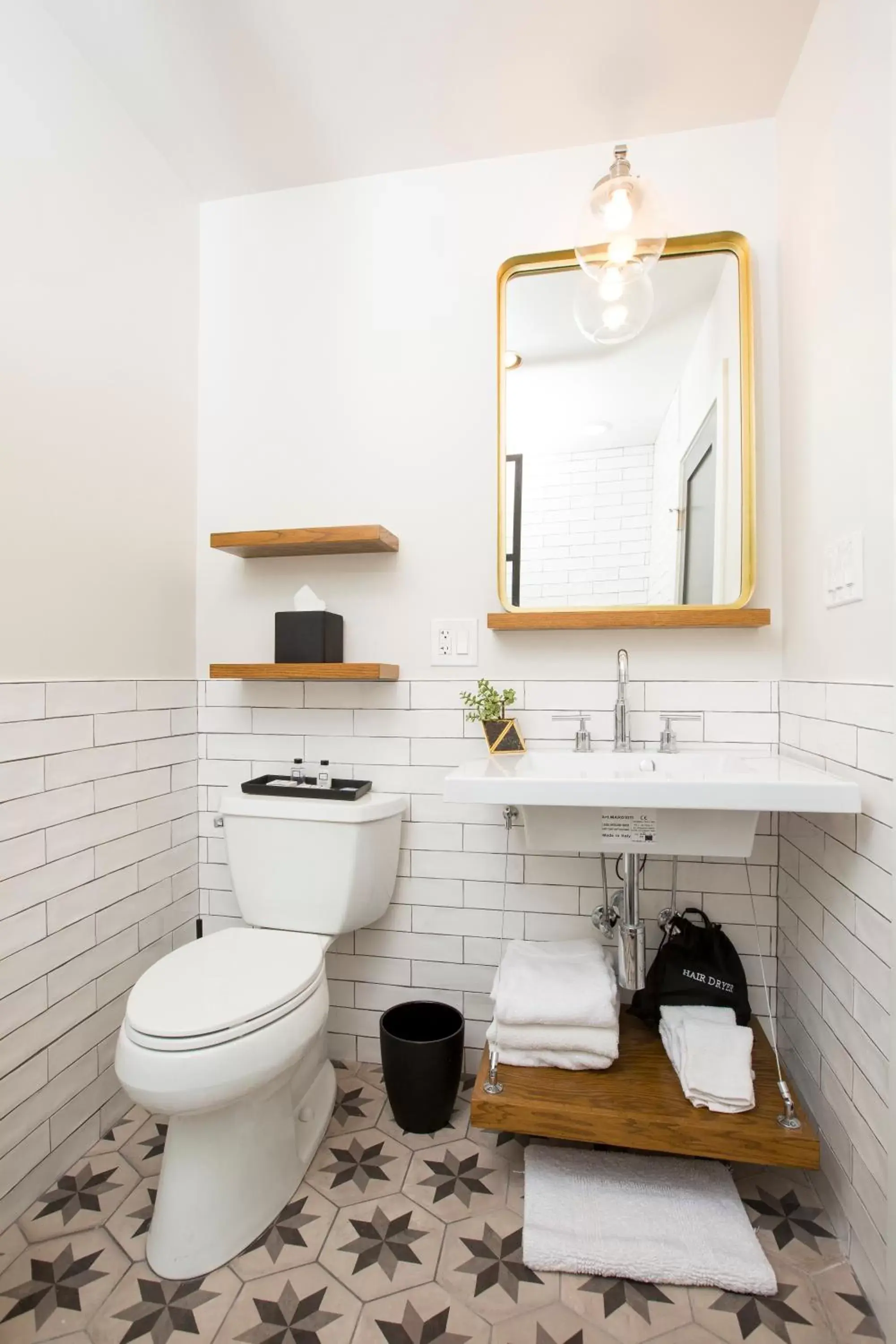 Bathroom in Wicker Park Inn