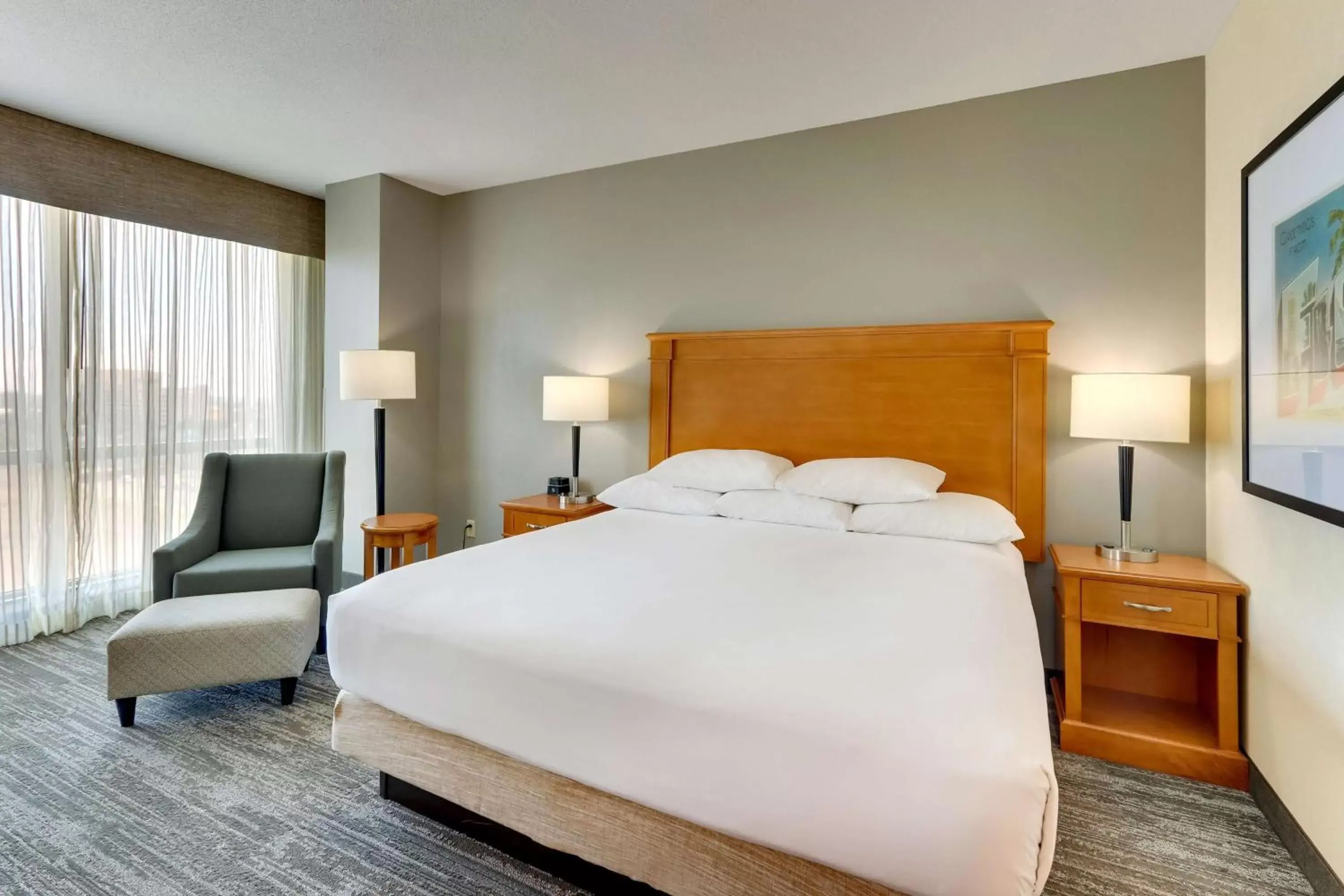 Bedroom, Bed in Drury Inn & Suites Orlando near Universal Orlando Resort