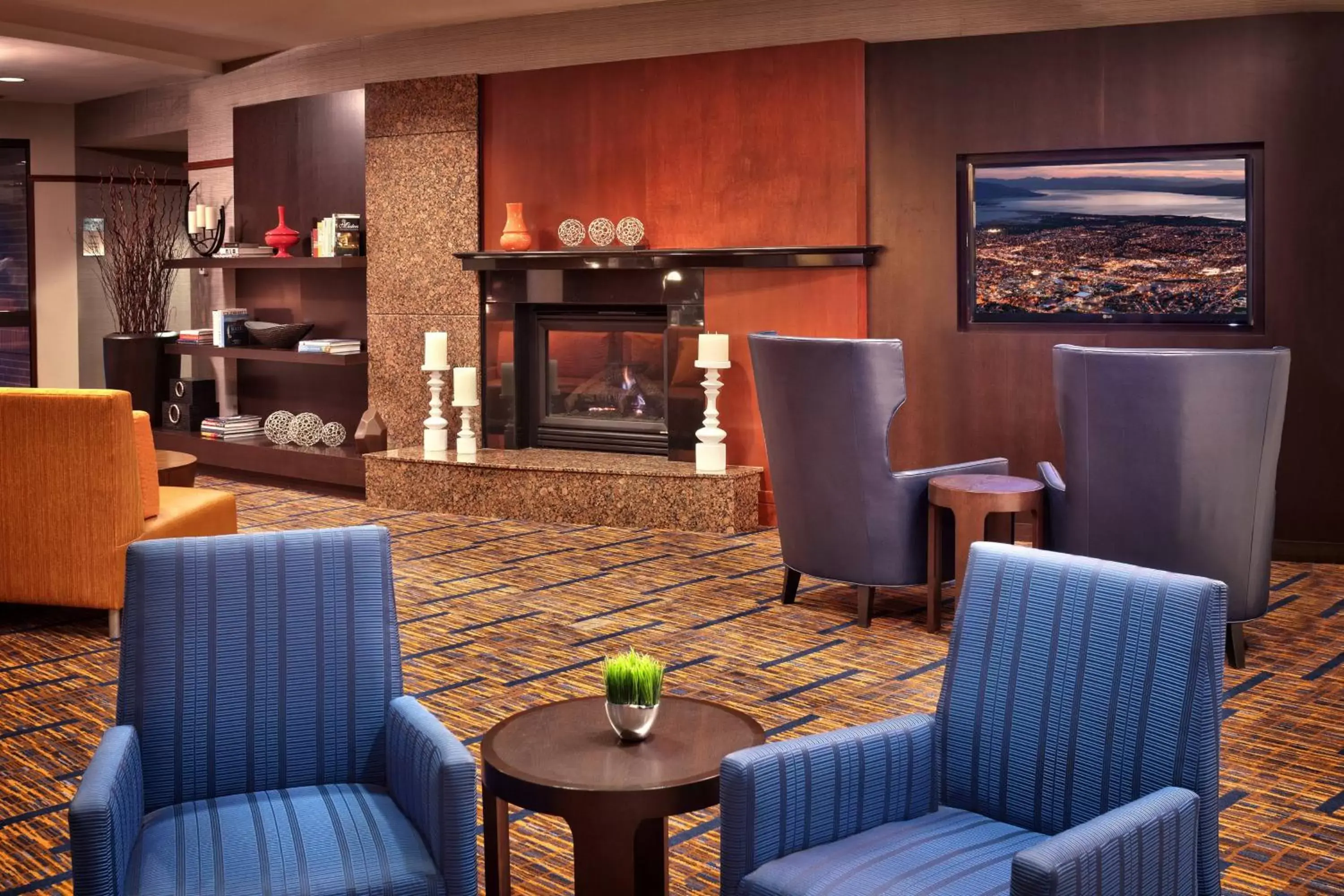 Lobby or reception, Lounge/Bar in Courtyard by Marriott Kansas City Shawnee