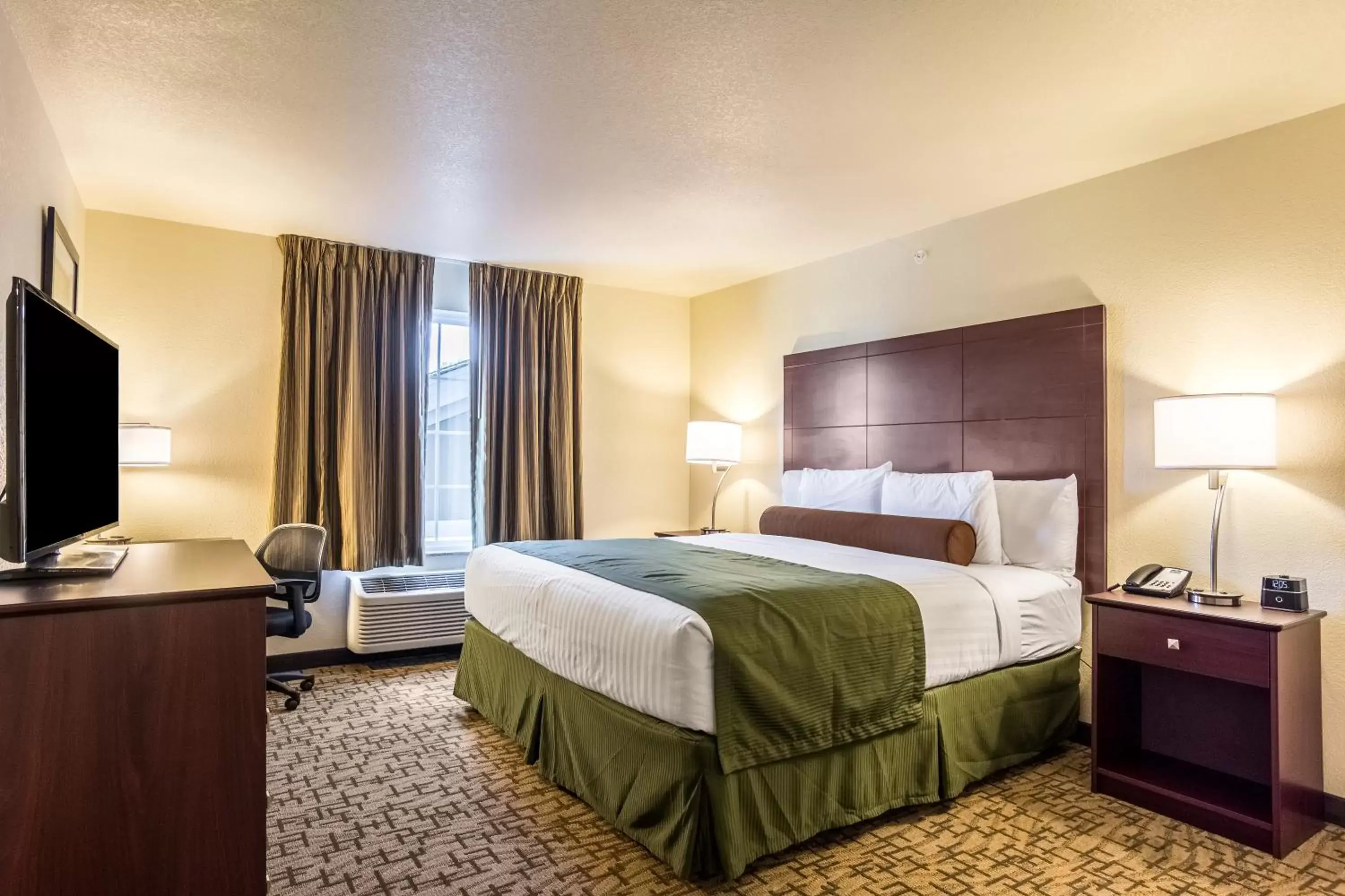 Bed in Cobblestone Hotel & Suites - Torrington