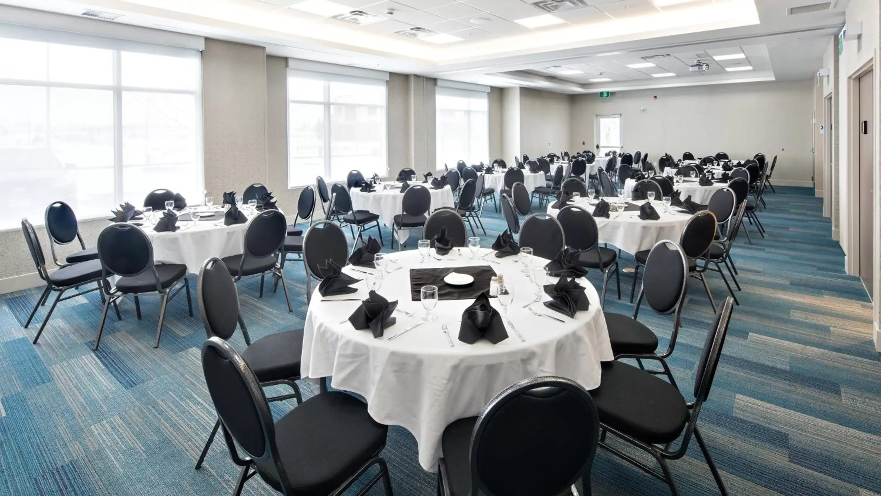 Meeting/conference room, Restaurant/Places to Eat in Staybridge Suites - Red Deer North, an IHG Hotel