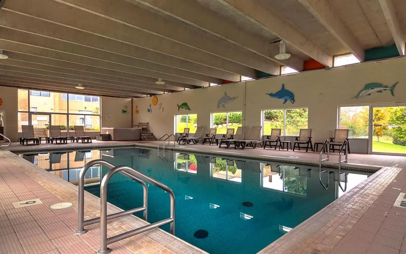 Swimming Pool in Old Orchard Inn