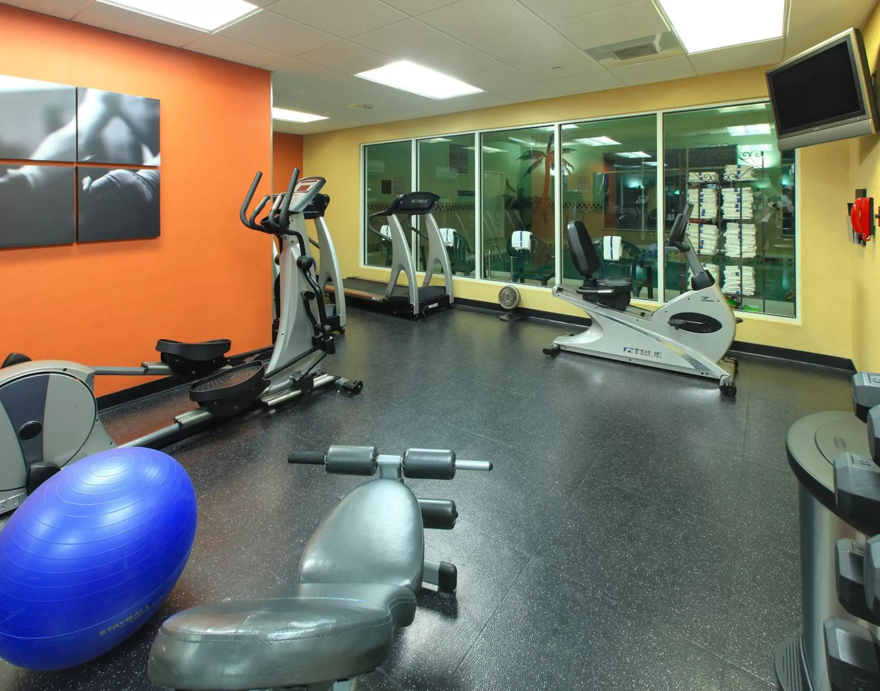 Fitness centre/facilities, Fitness Center/Facilities in Country Inn & Suites by Radisson, Bentonville South - Rogers, AR