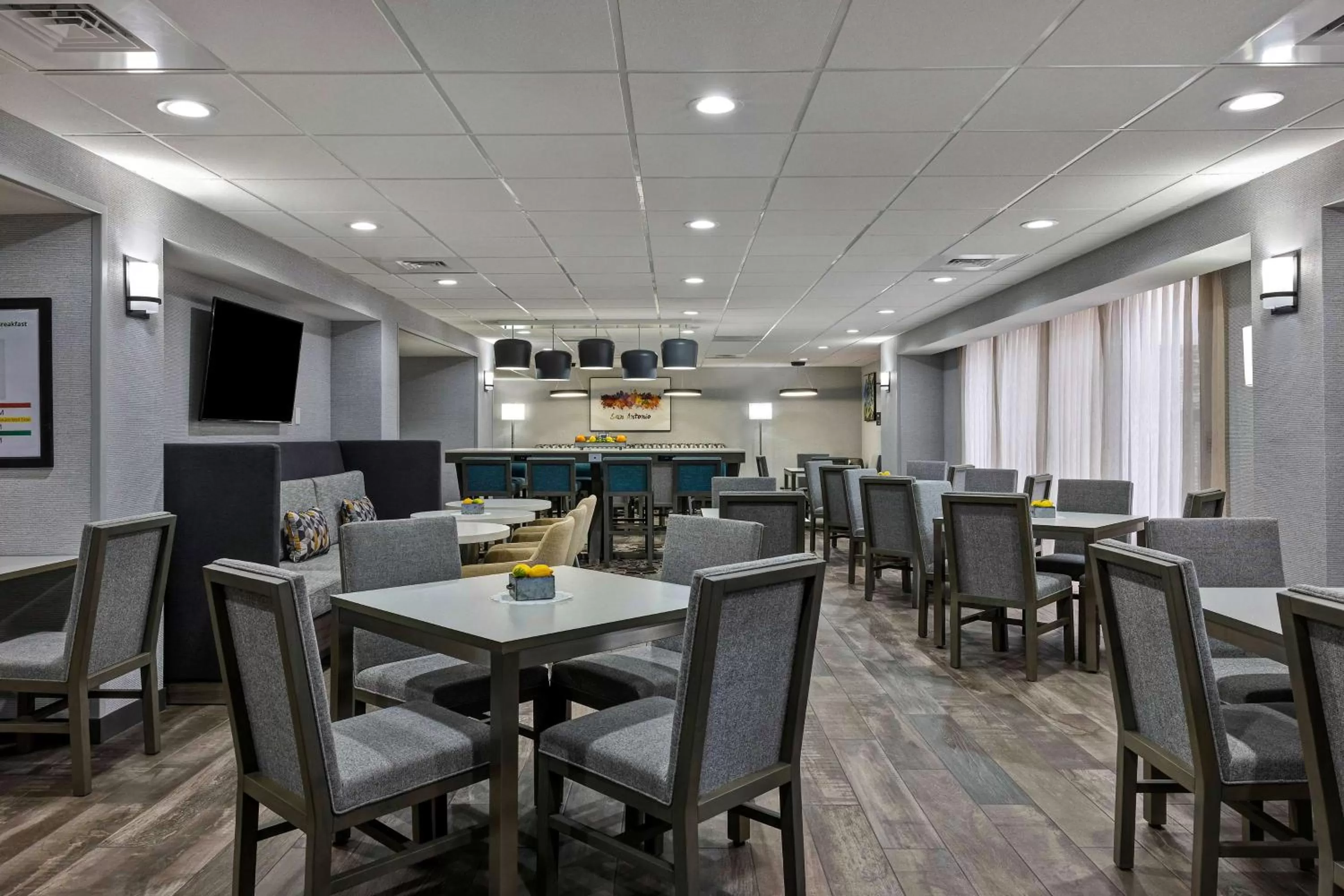 Breakfast in Hampton Inn San Antonio Downtown