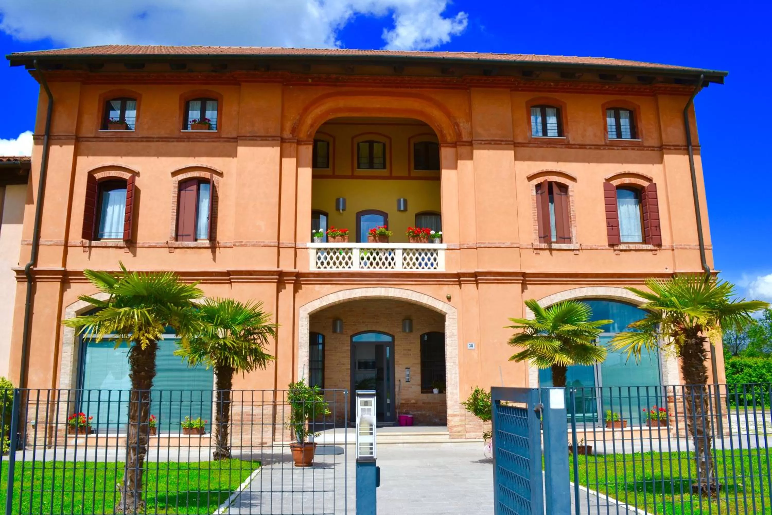 Facade/entrance in RESIDENCE BACO Da SETA