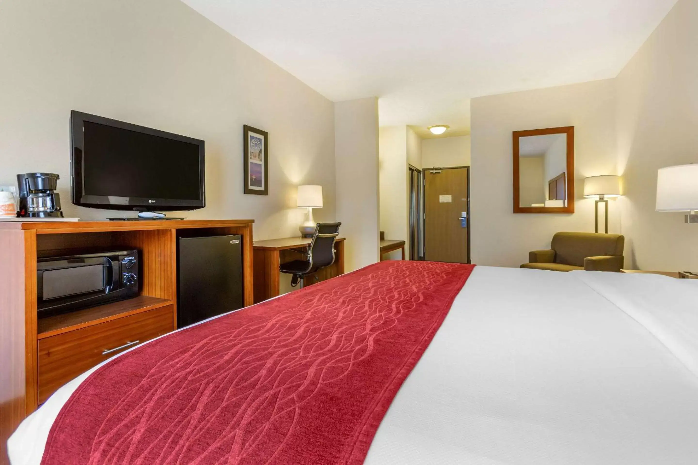 Photo of the whole room, Room Photo in Comfort Inn & Suites Socorro