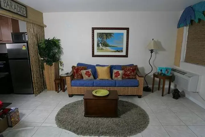 Seating Area in Camelot Beach Suites