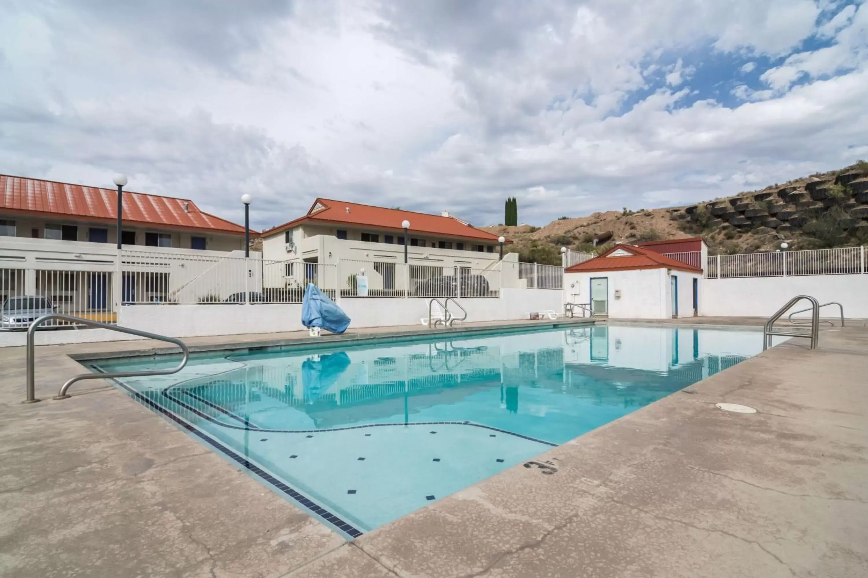 Day, Swimming Pool in Motel 6-Globe, AZ
