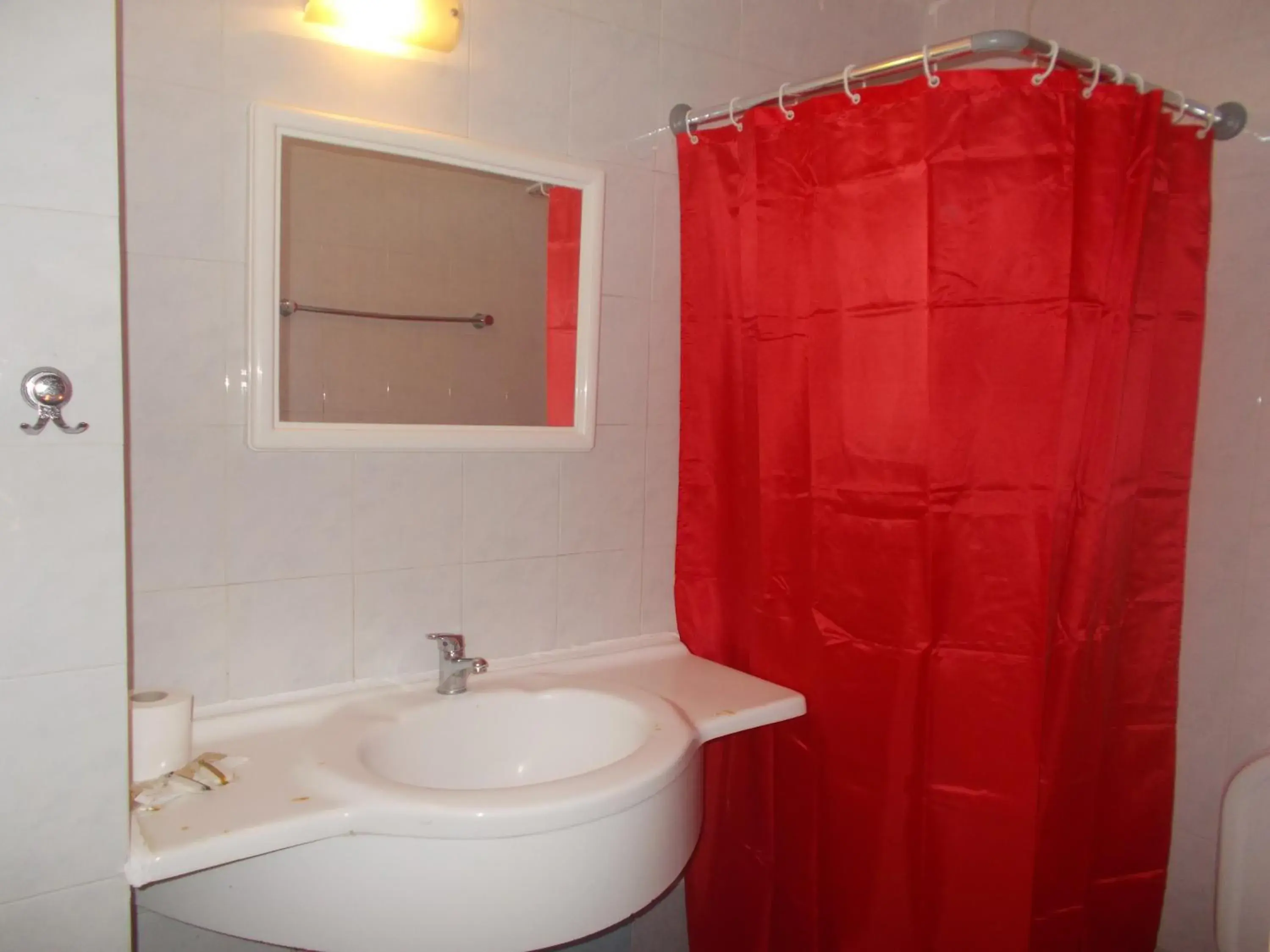 Shower, Bathroom in Elite Hotel