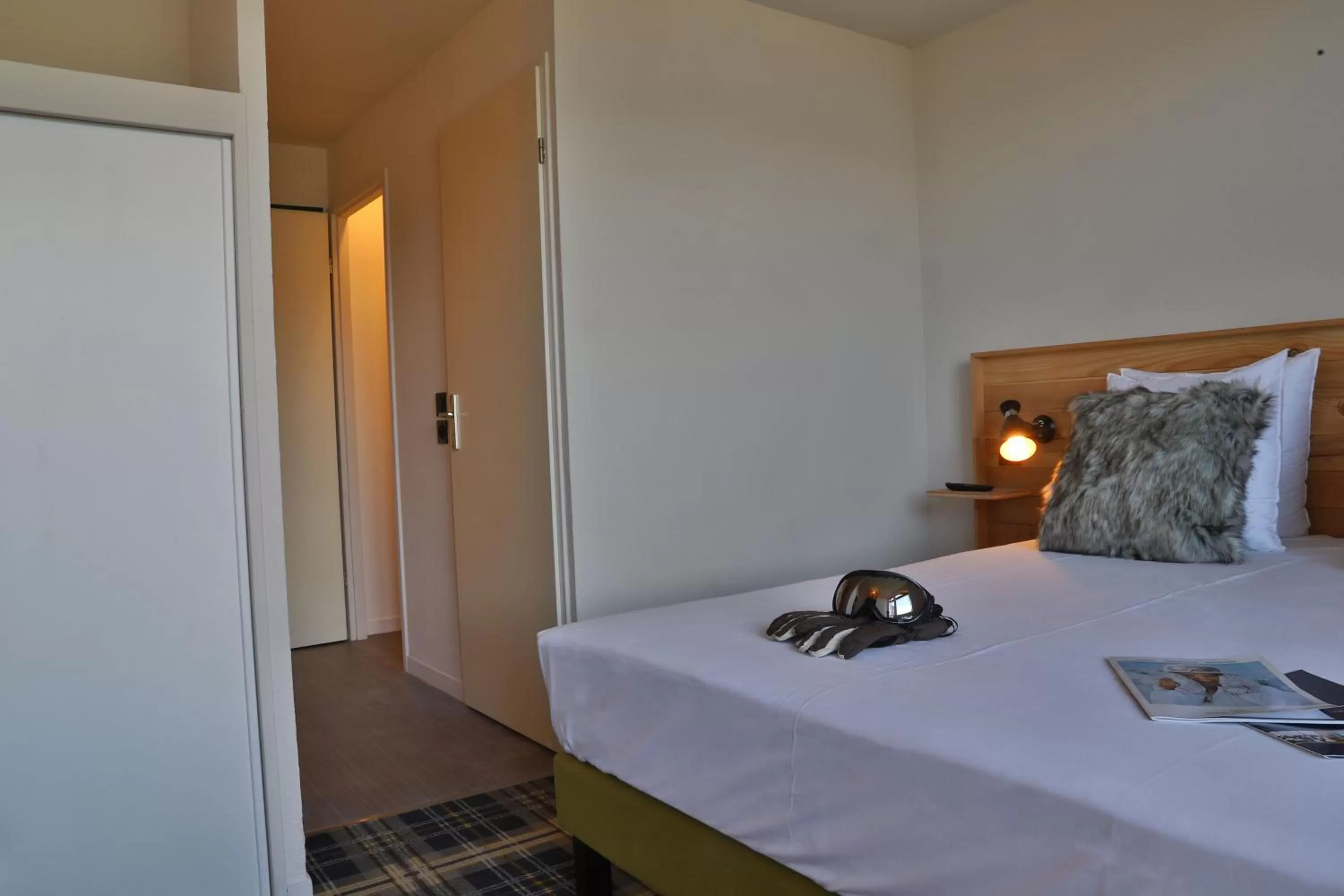 Living room, Bed in SOWELL Family La Lauzière