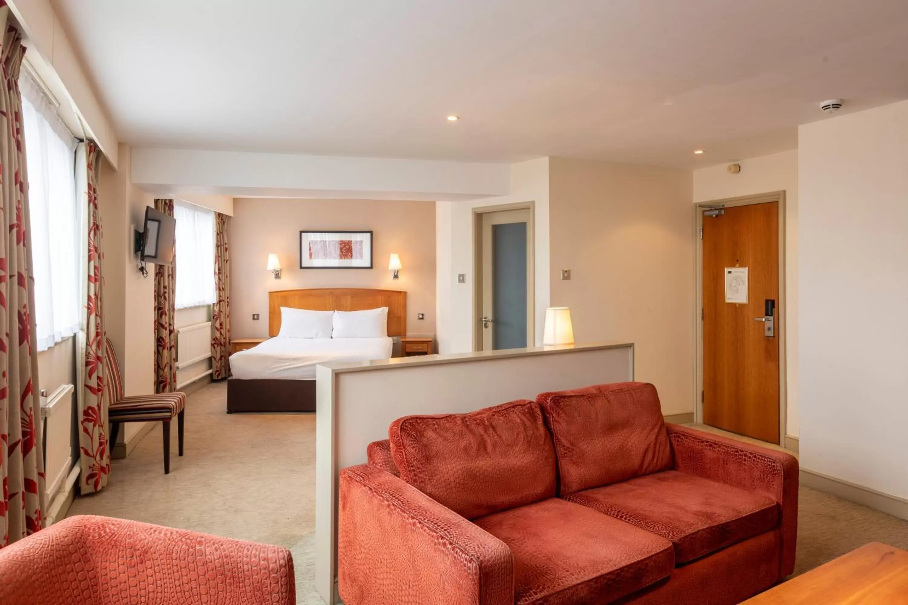 Superior Junior King Suite with Sofa Bed - Non-Smoking in Birmingham Strathallan Hotel, BW Signature Collection Superior Junior King Suite with Sofa Bed - Non-Smoking in Birmingham Strathallan Hotel, BW Signature Collection