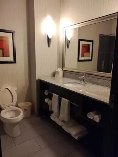 Bathroom in Comfort Suites Greenville