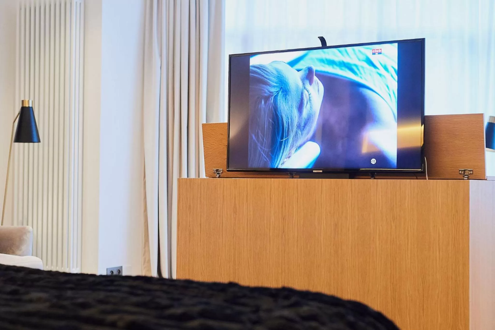 TV and multimedia, TV/Entertainment Center in B&B Suites 124