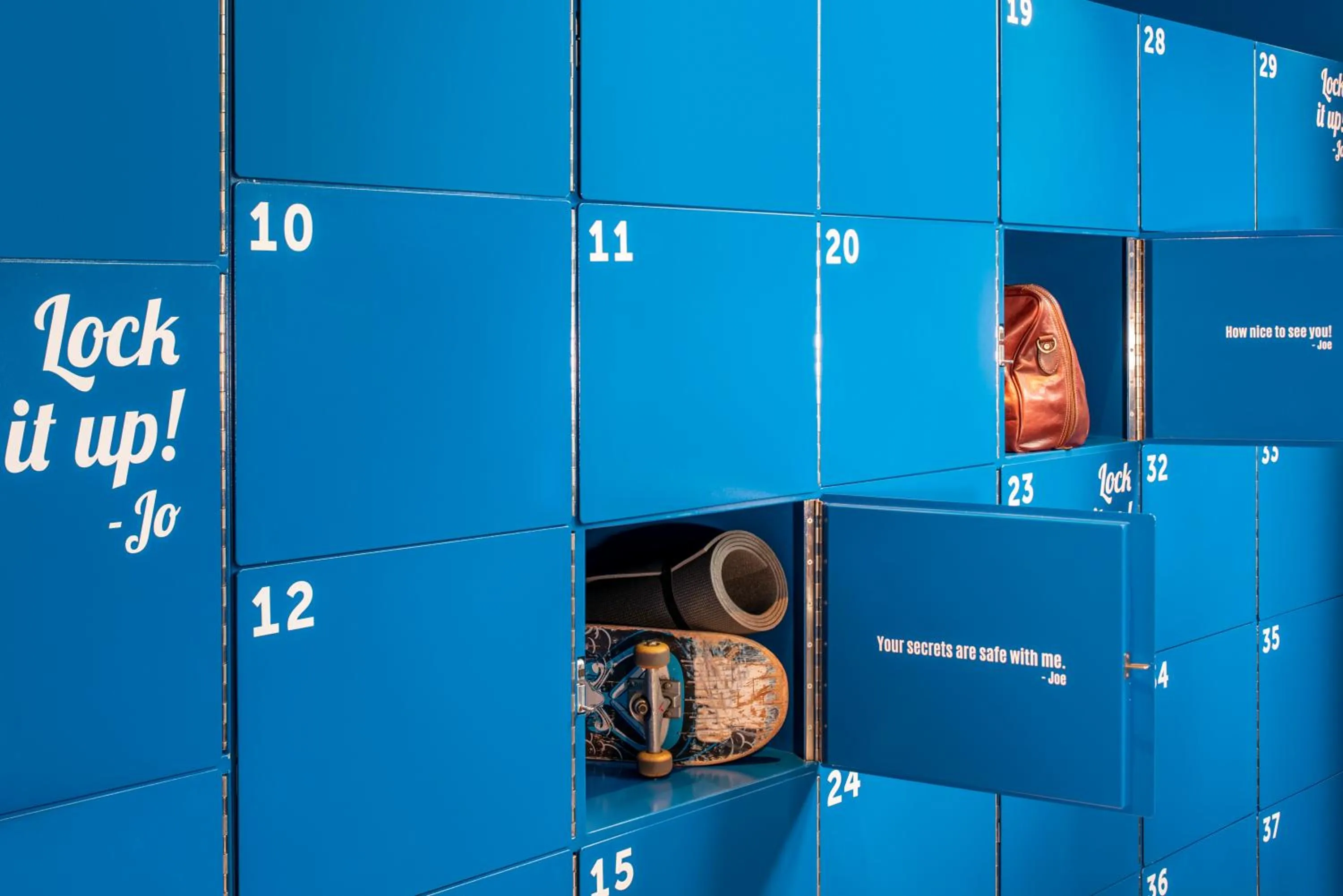 microwave in JO&JOE Paris Gentilly - Auberge de Jeunesse