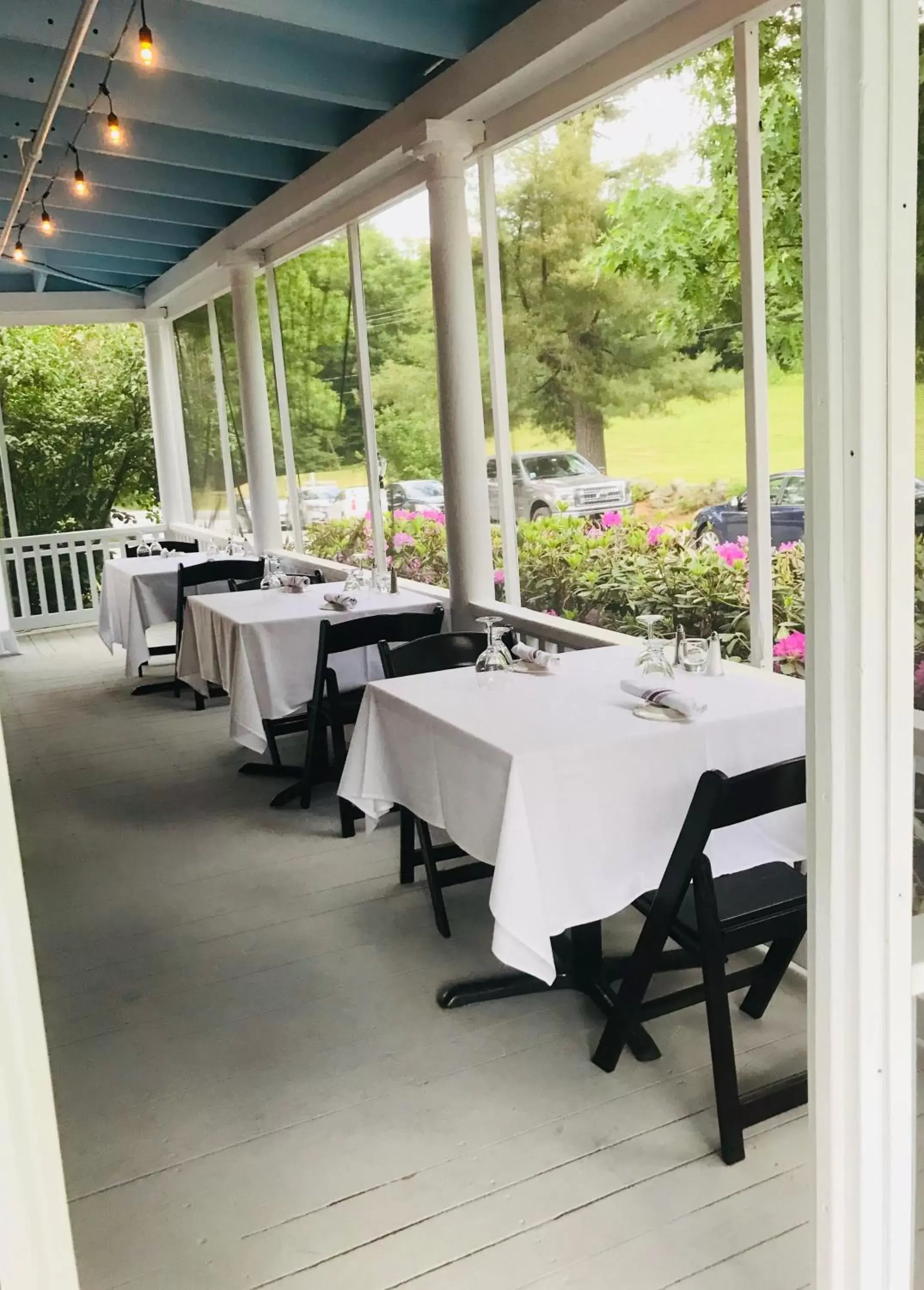 Patio, Restaurant/Places to Eat in Woodbound Inn