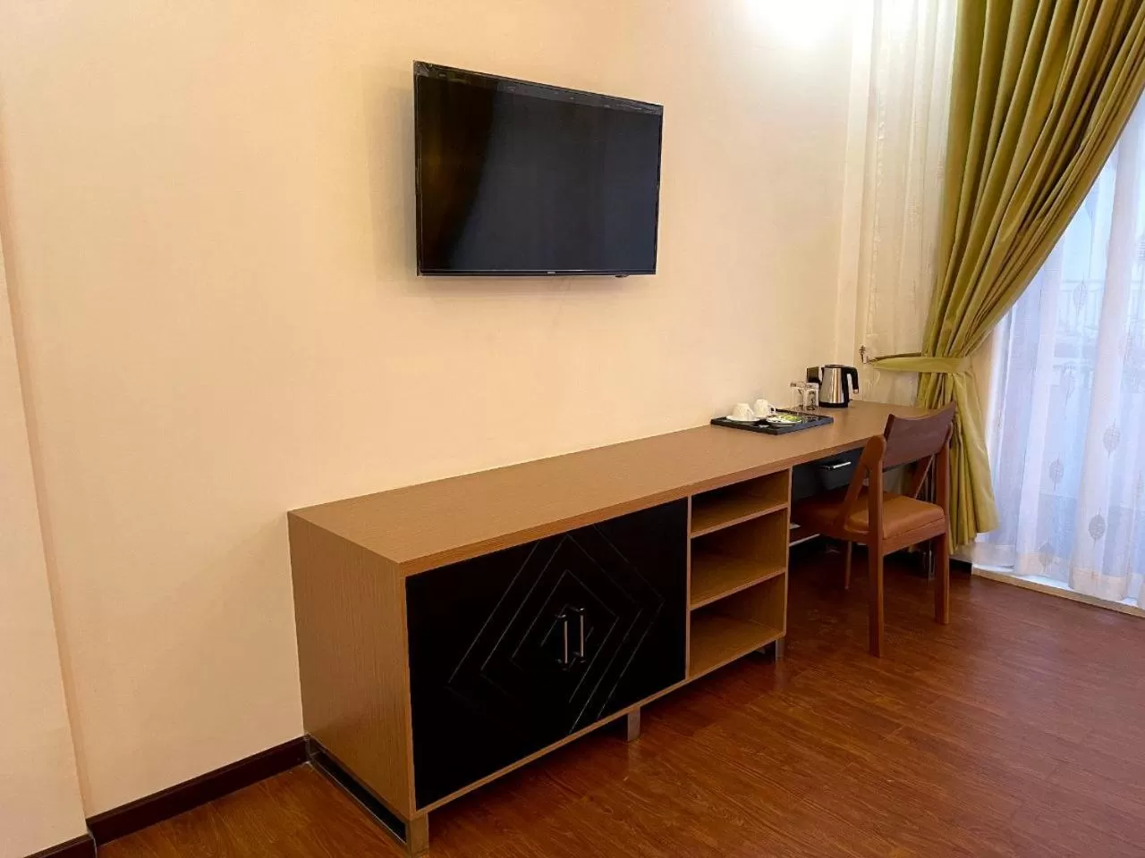 Communal lounge/ TV room in Cambana La Riviere Boutique