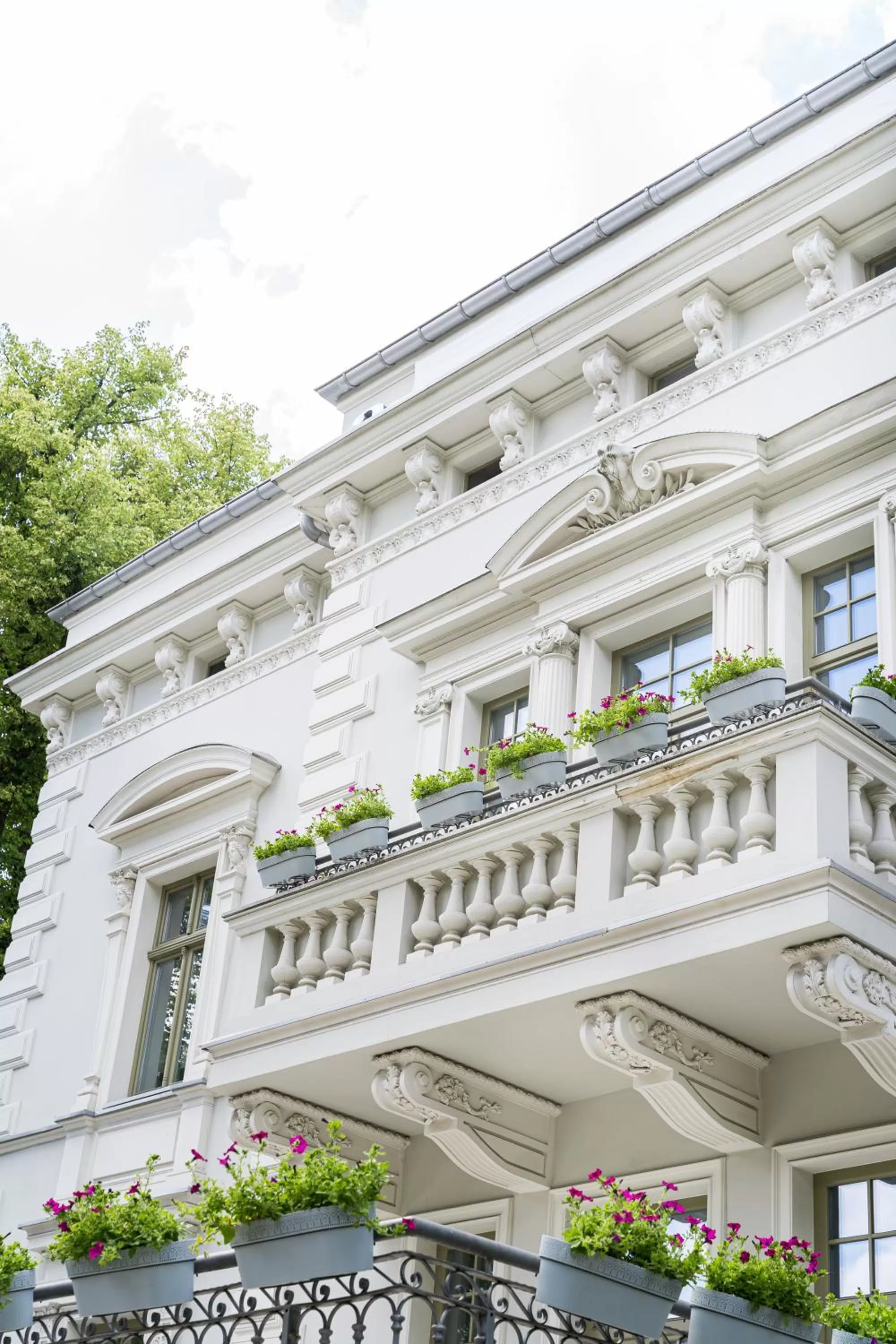 Property building in Hotel Willa Flora