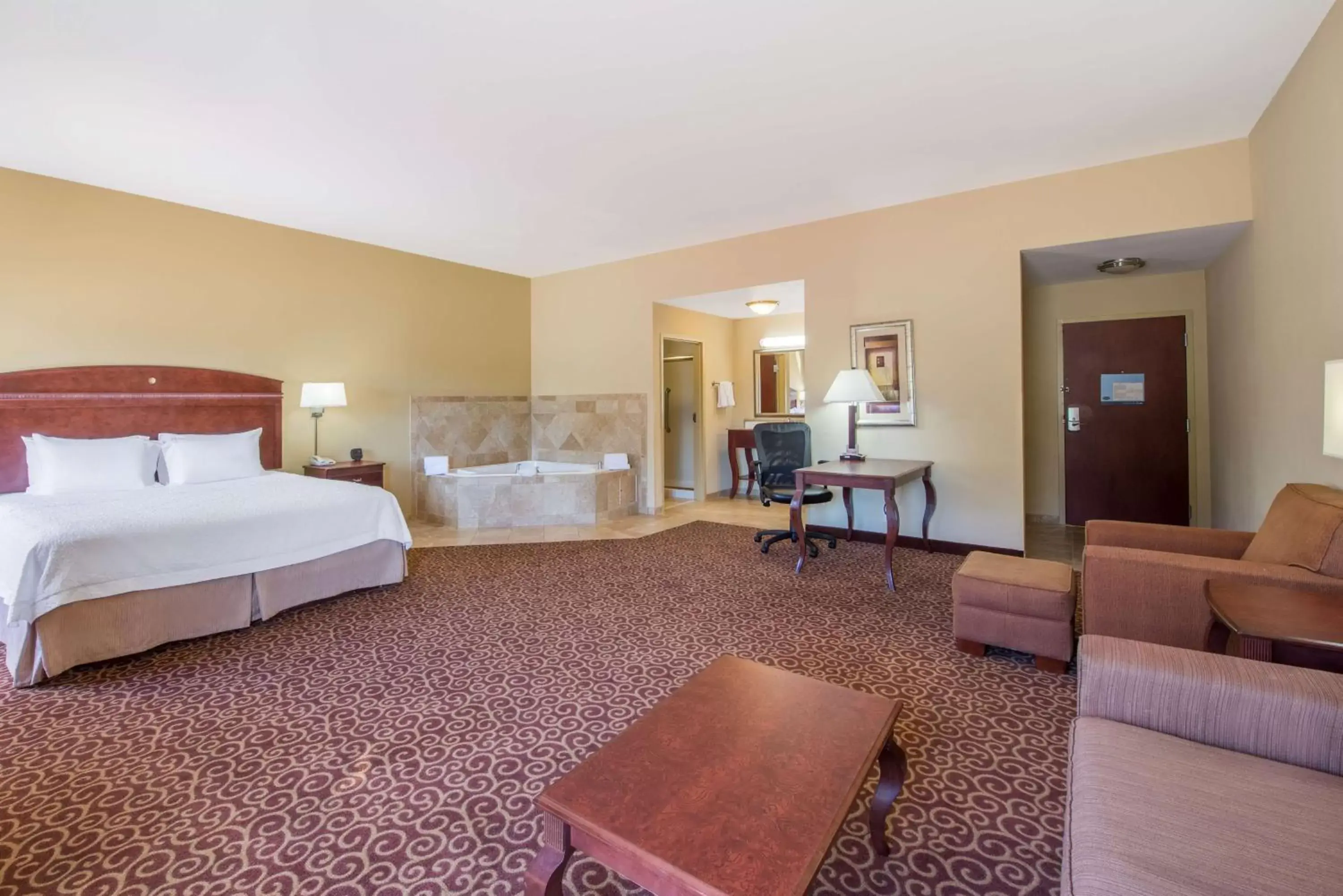 Bed in Hampton Inn & Suites Oklahoma City - South