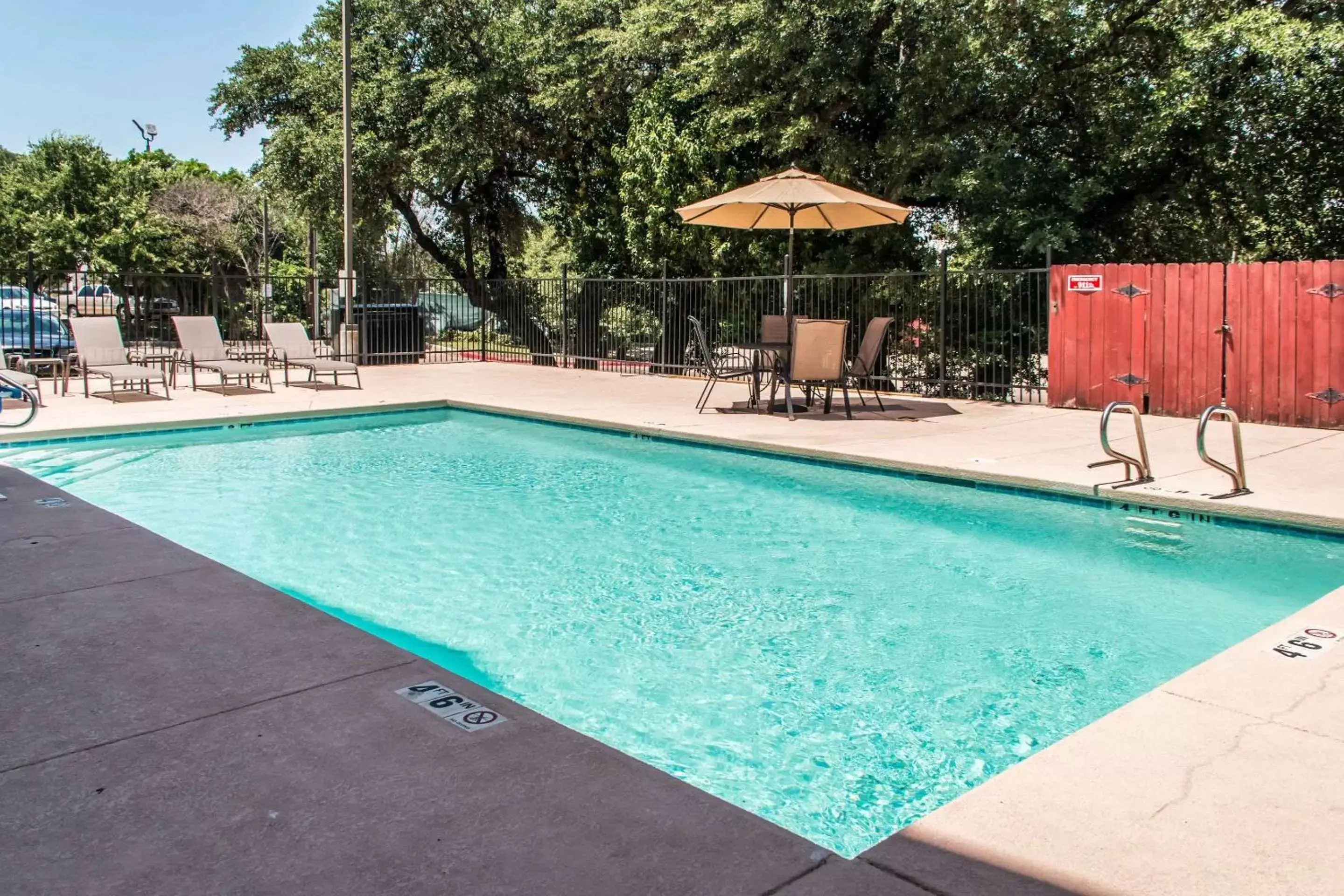 Swimming Pool in Comfort Suites Round Rock - Austin North I-35