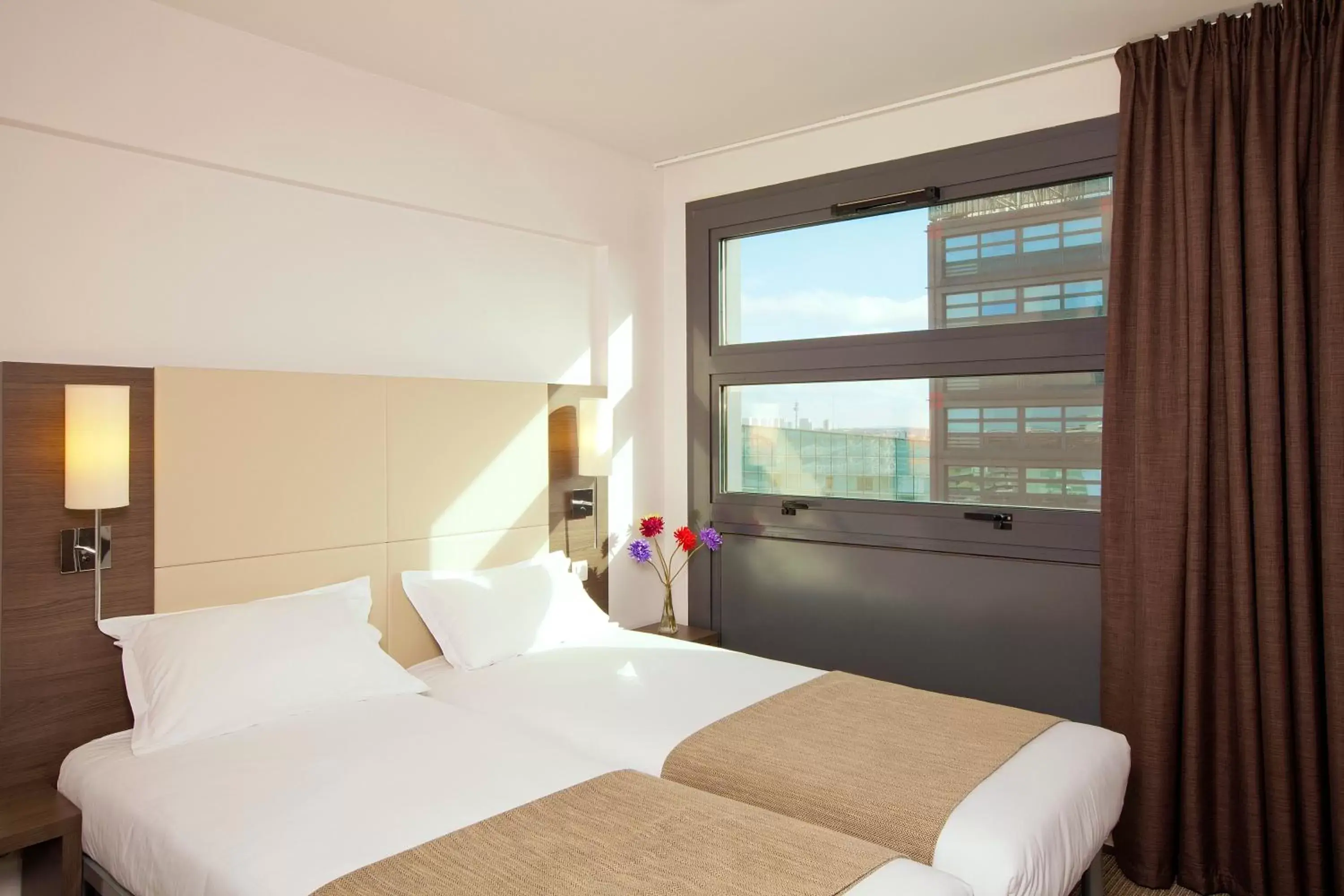 Bedroom, Bed in Séjours & Affaires Lille Europe