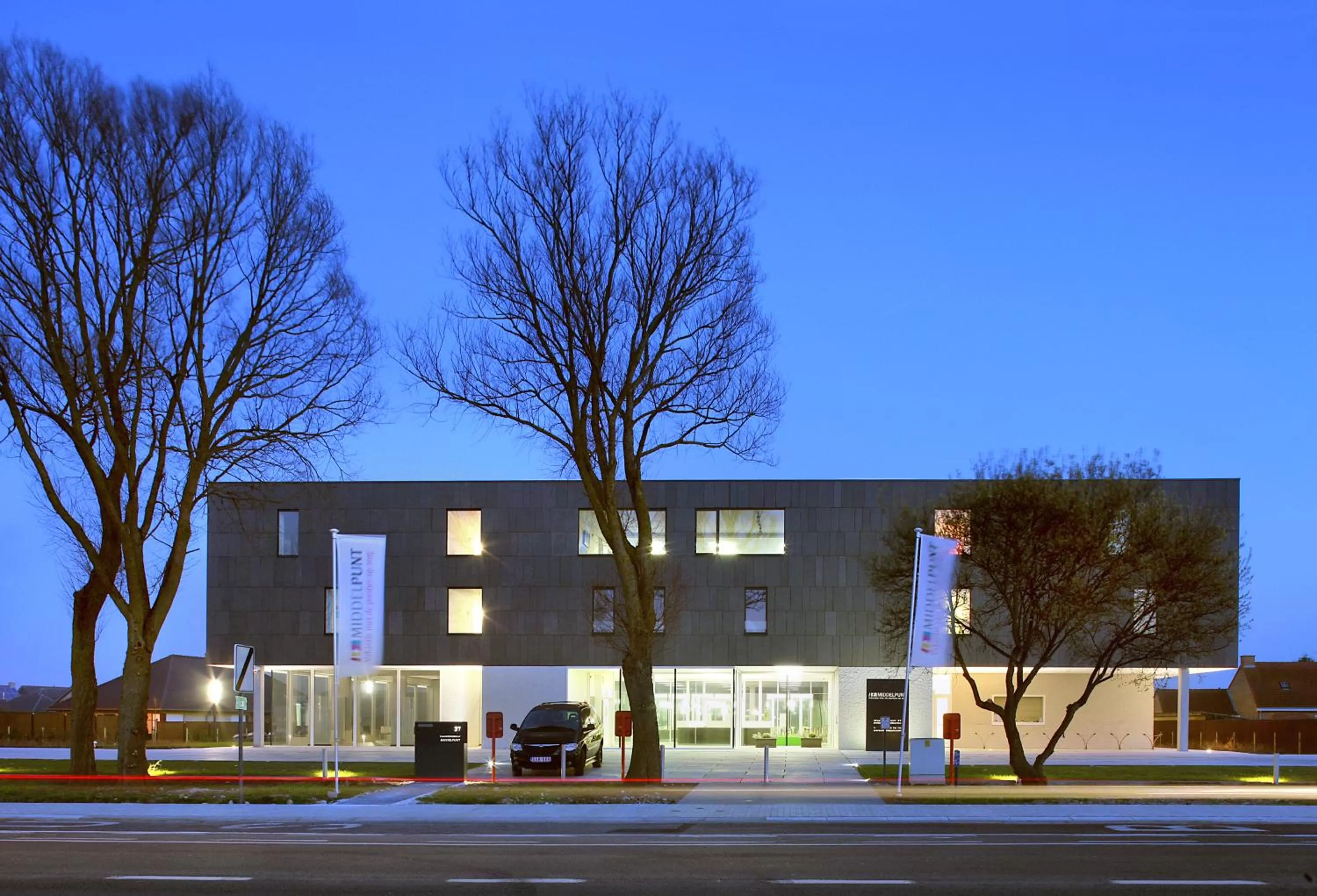 Facade/entrance in Hotel Middelpunt - Gratis Parking - Ontbijt inbegrepen! Nieuwjaarsbrunch 01 januari