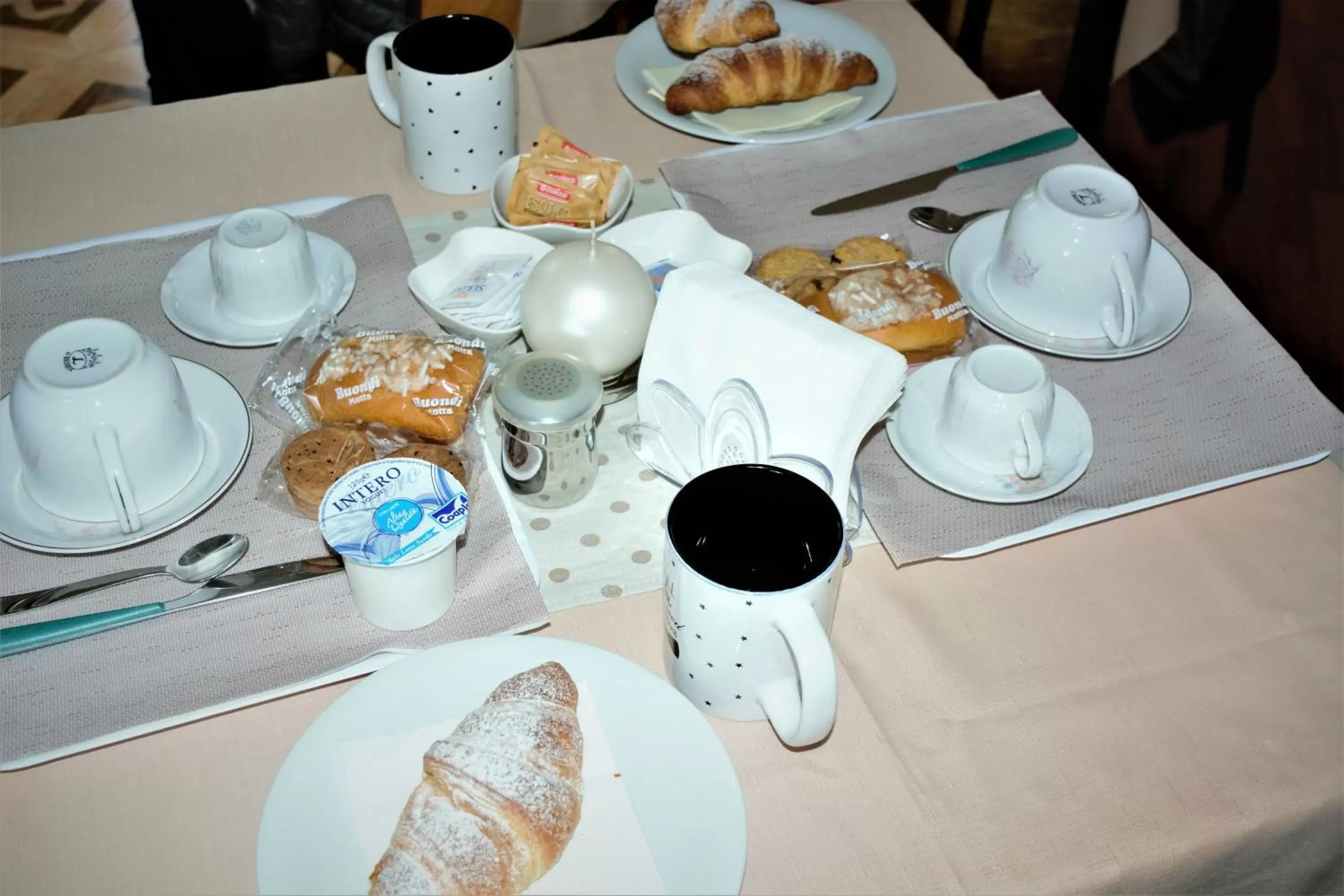 Coffee/tea facilities, Breakfast in B&B Kenzia