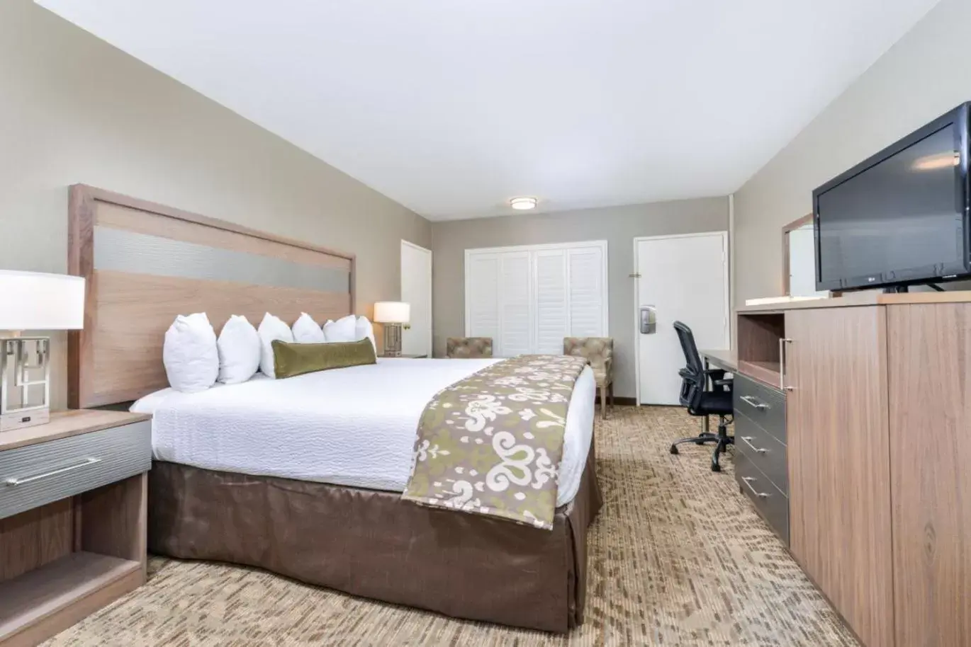 Bedroom, Bed in Best Western Plus Anaheim Inn