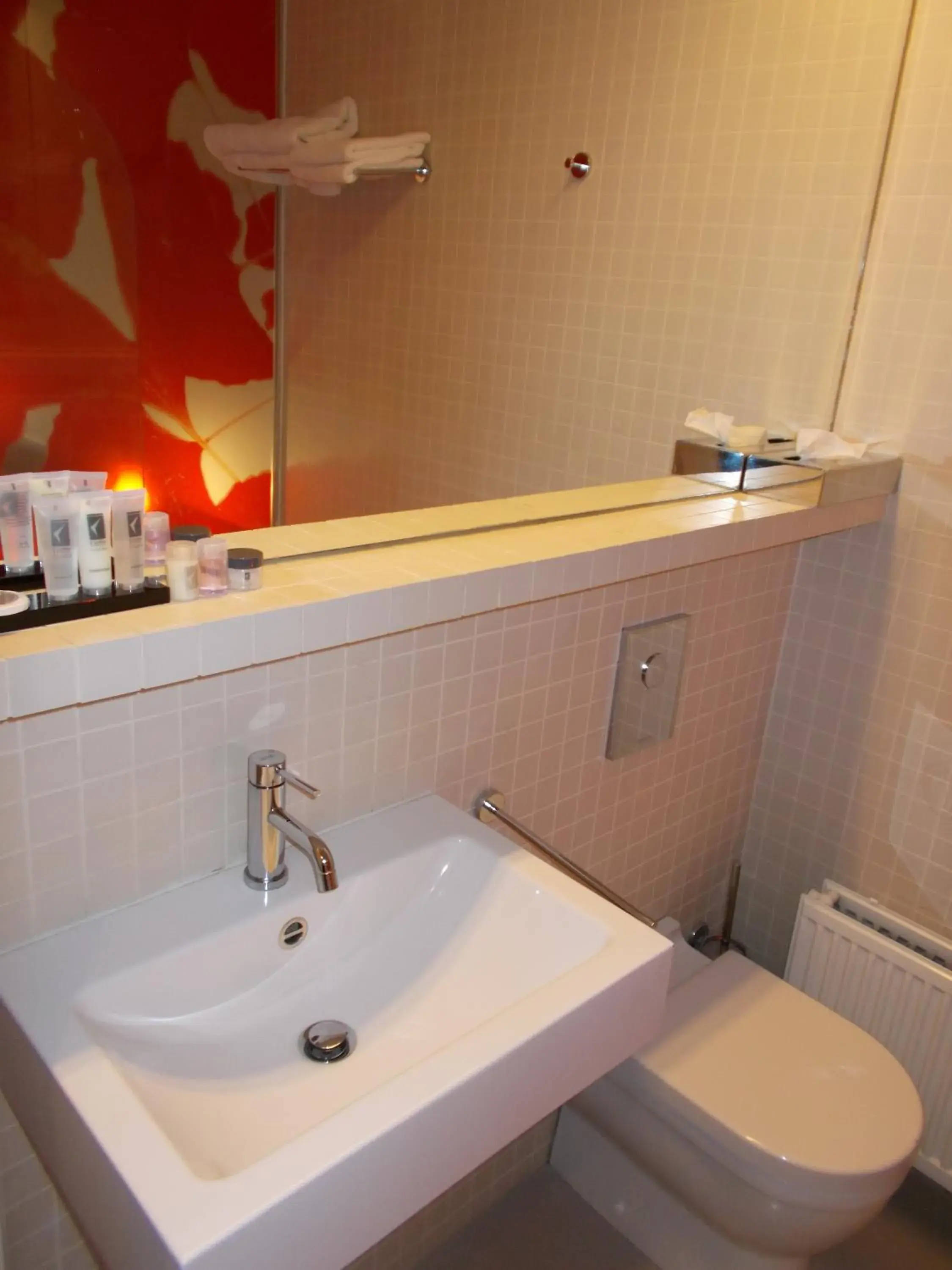 Bathroom in Hotel Corbie Lommel