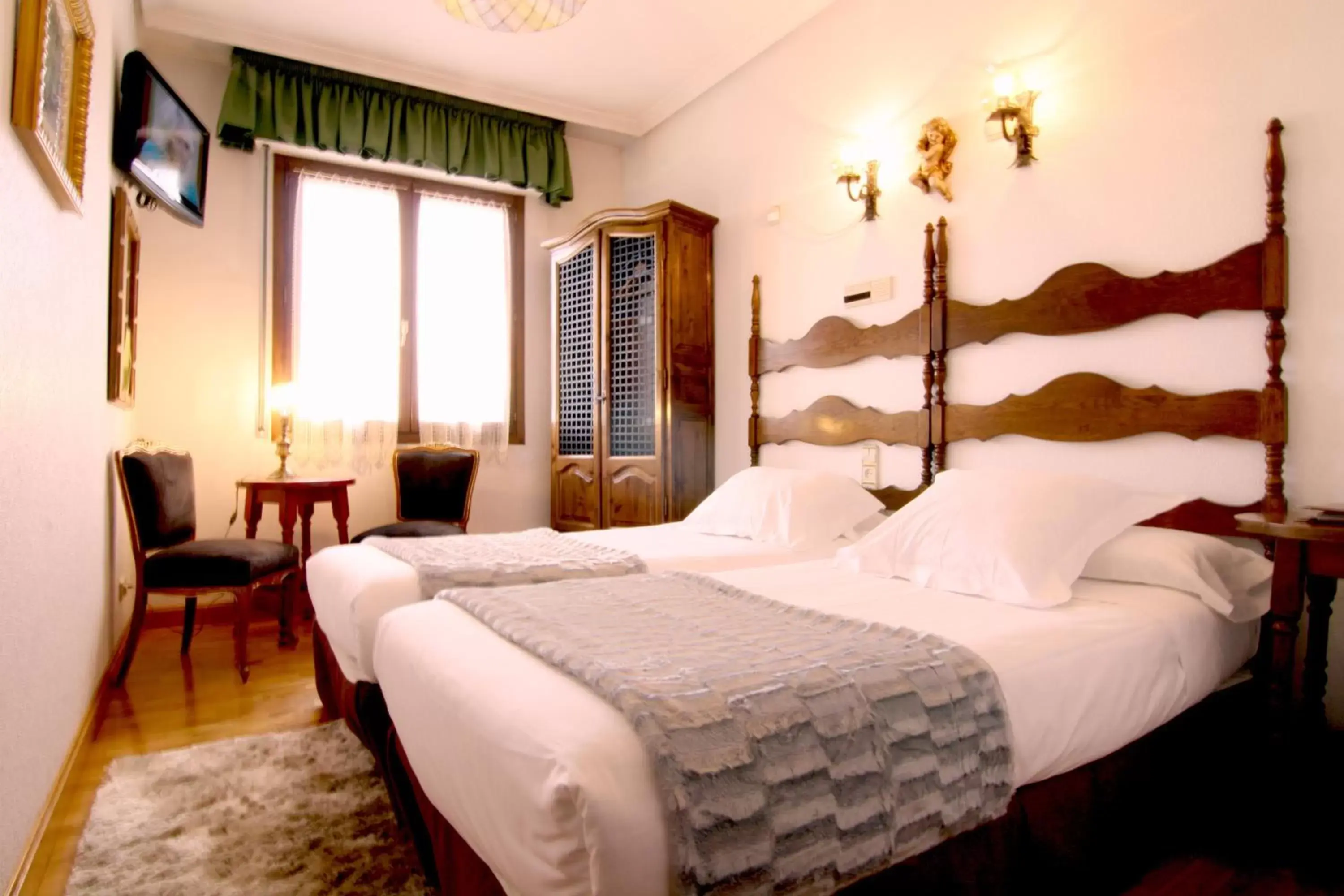 Day, Bed in Hotel Merindad de Olite