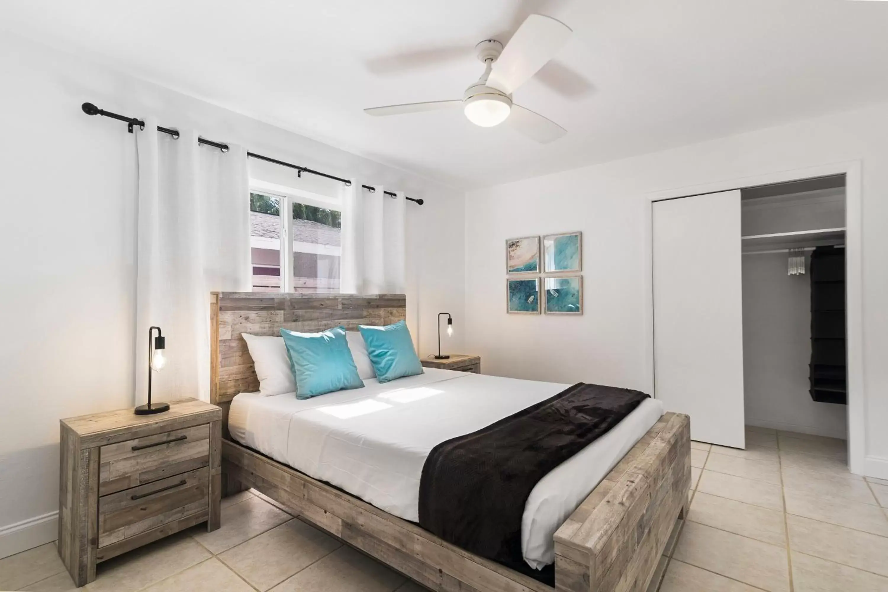 Bedroom, Bed in Alani Bay Premium Condos