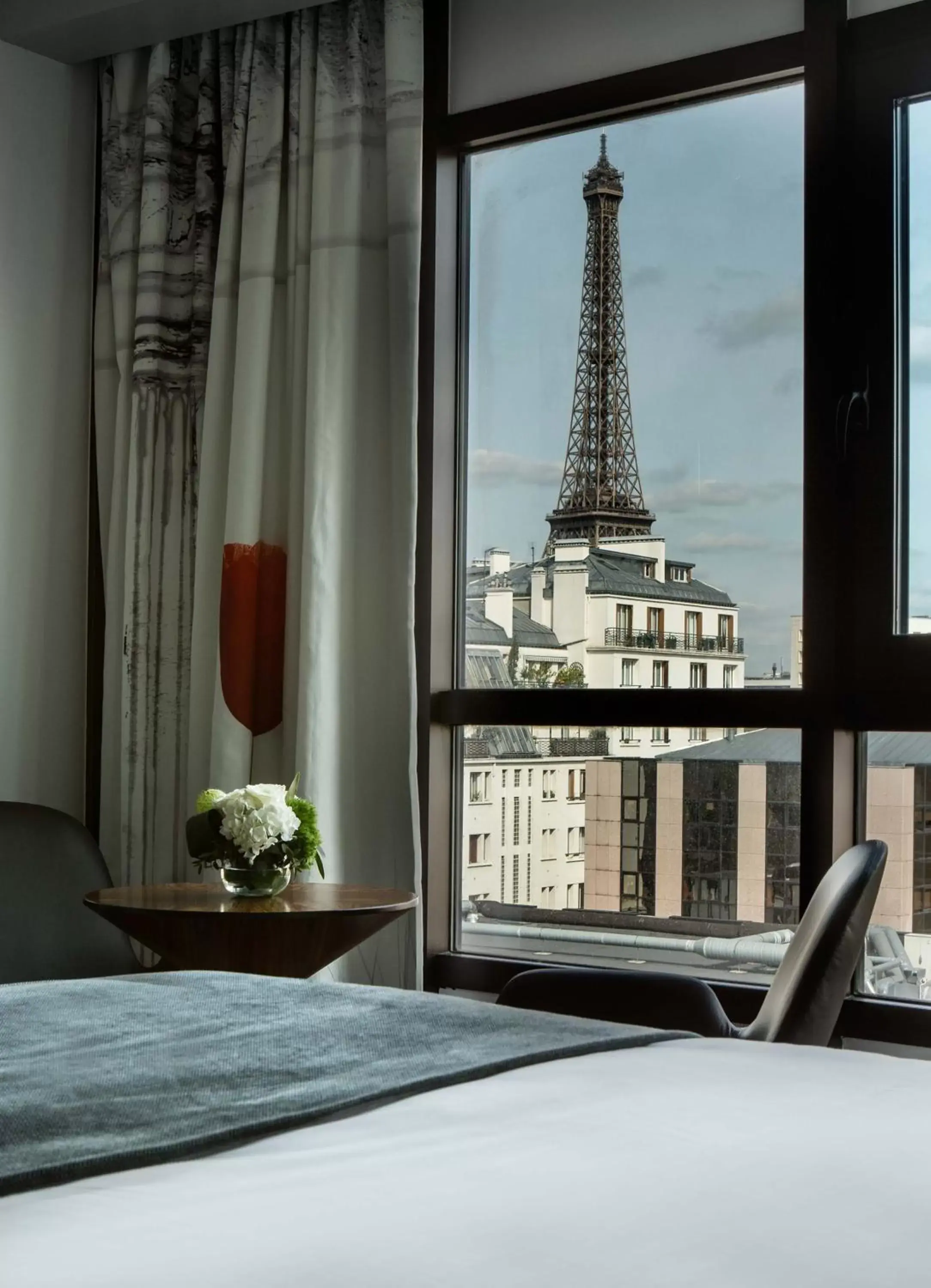 Bedroom, Nearby Landmark in Le Parisis - Paris Tour Eiffel