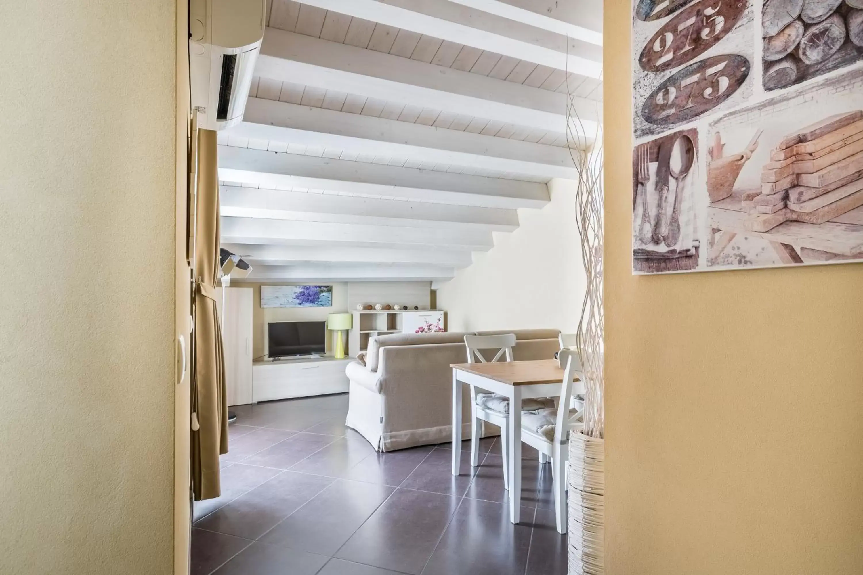 Living room, Dining Area in Modica for Family - Rooms and Apartments