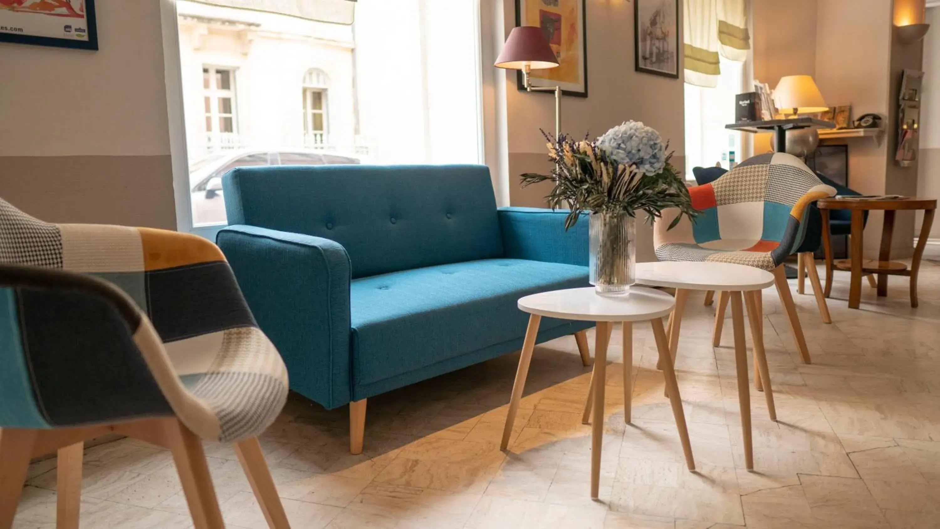 Lobby or reception, Seating Area in Kyriad Nimes Centre