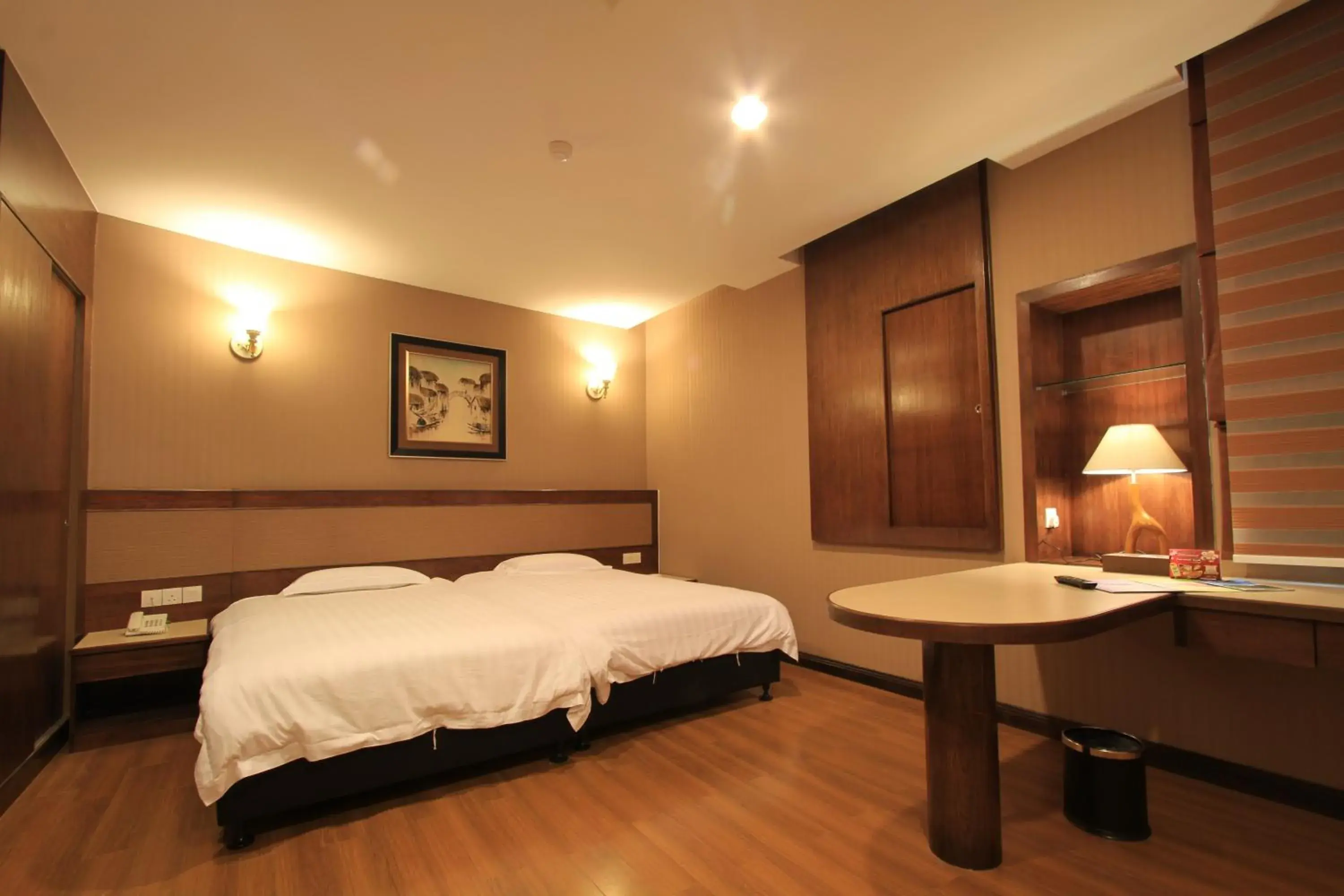 Photo of the whole room, Bed in Ming Paragon Hotel & Spa