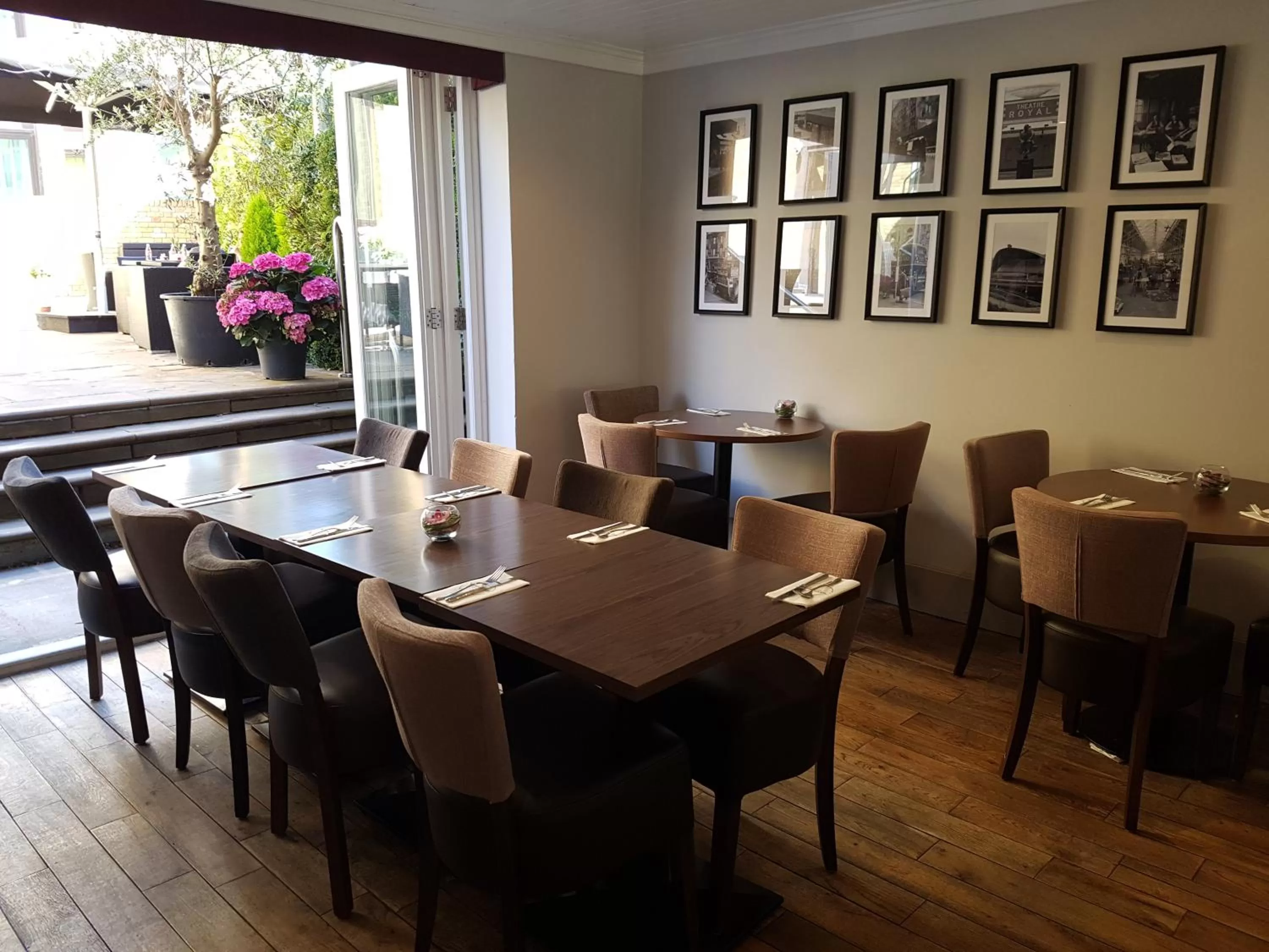 Restaurant/places to eat in The Westbridge Hotel Stratford