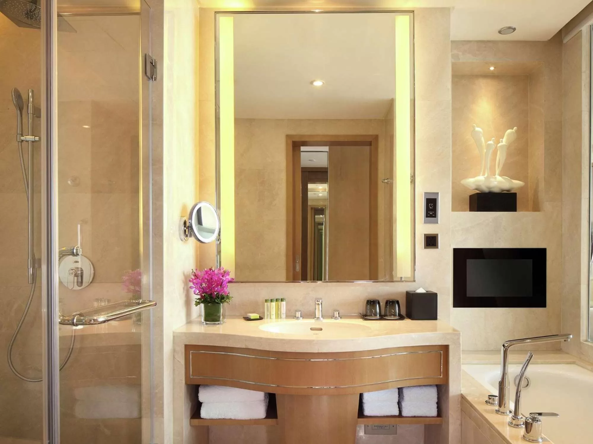 Bathroom in DoubleTree by Hilton Guangzhou - Near Beijing Road Pedestrian Street