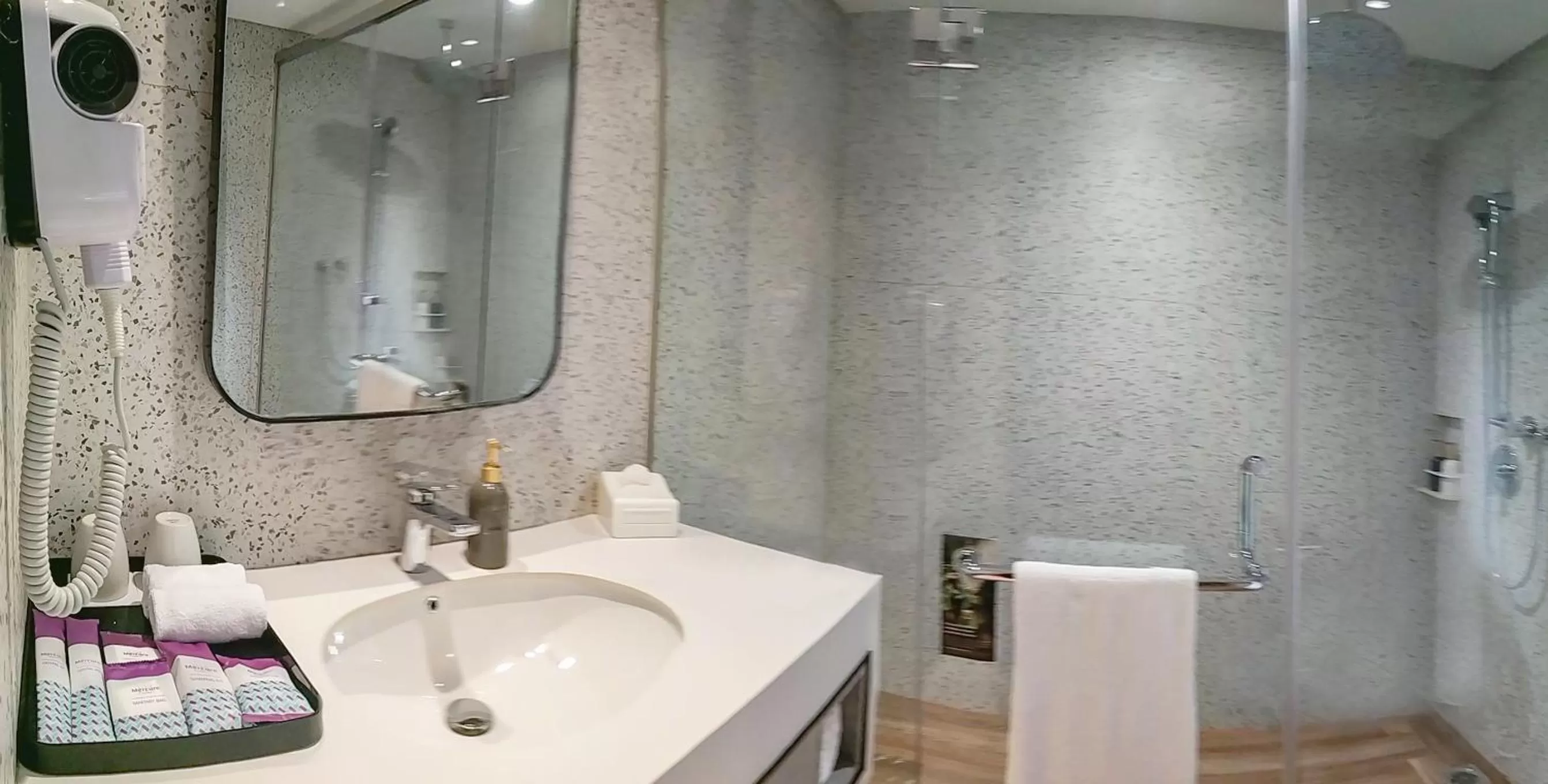 Bathroom in Mercure Surabaya Manyar