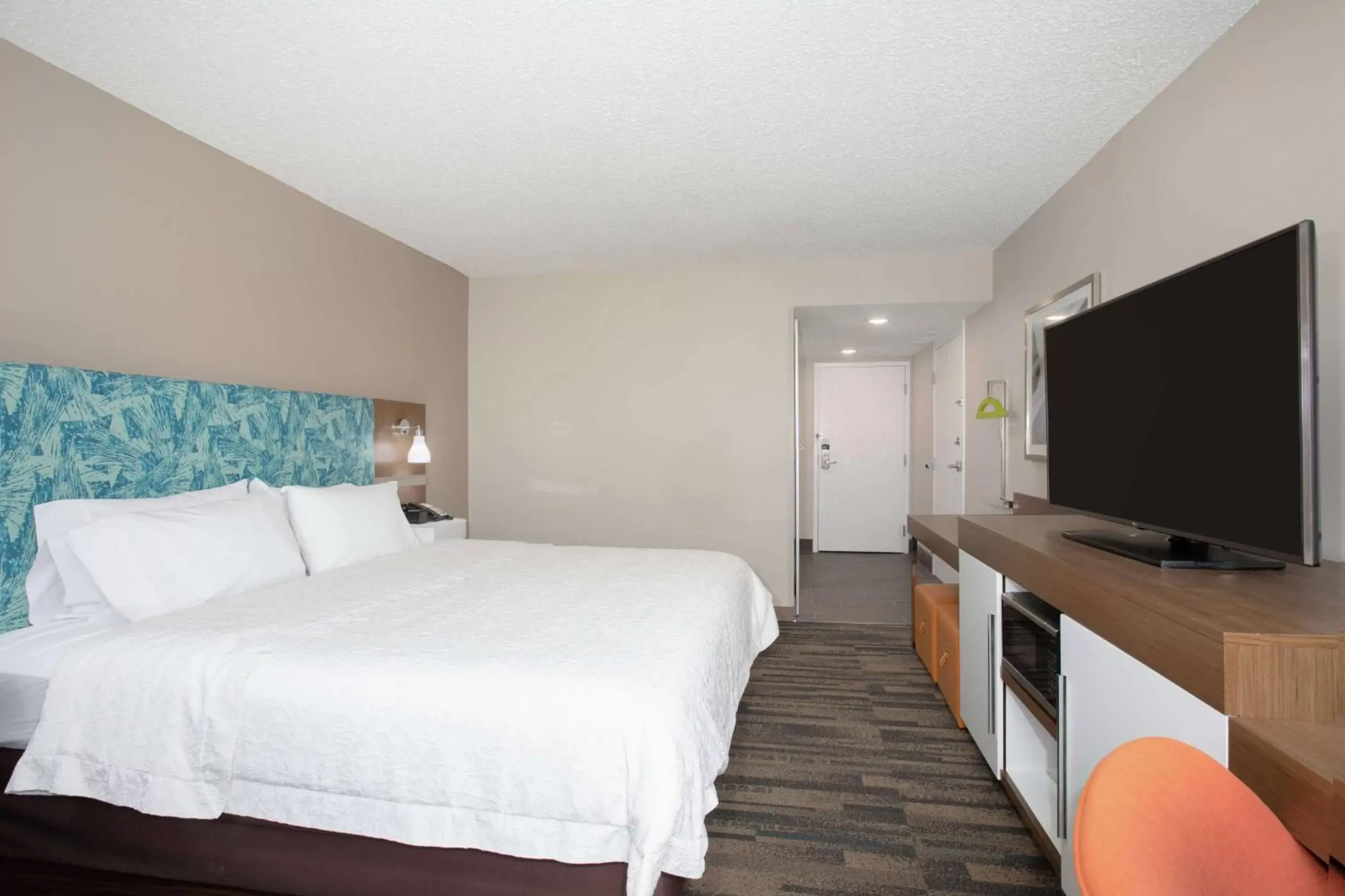 Bedroom, Bed in Hampton Inn & Suites Kansas City-Merriam