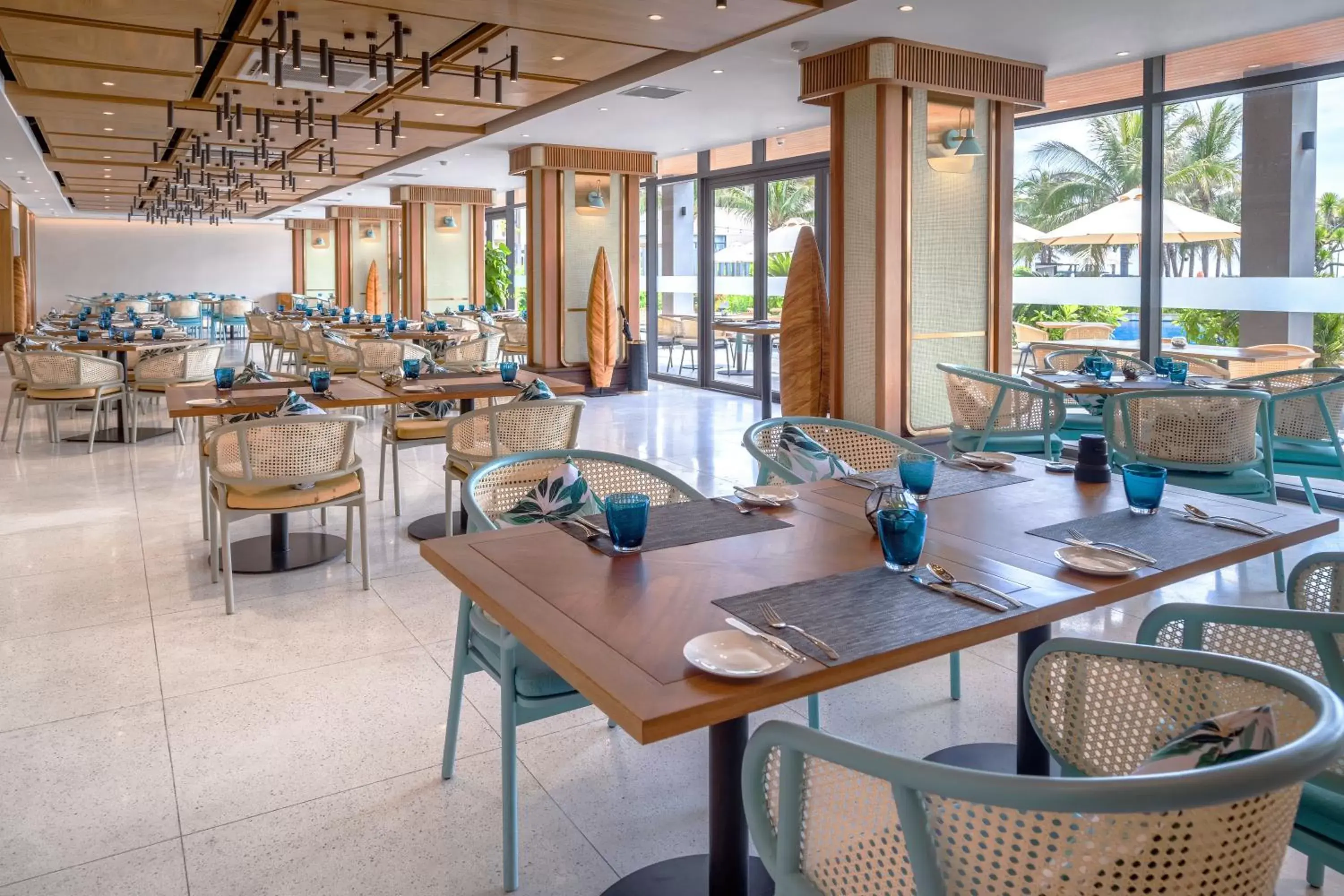 Lounge or bar, Restaurant/Places to Eat in Wyndham Garden Cam Ranh Resort
