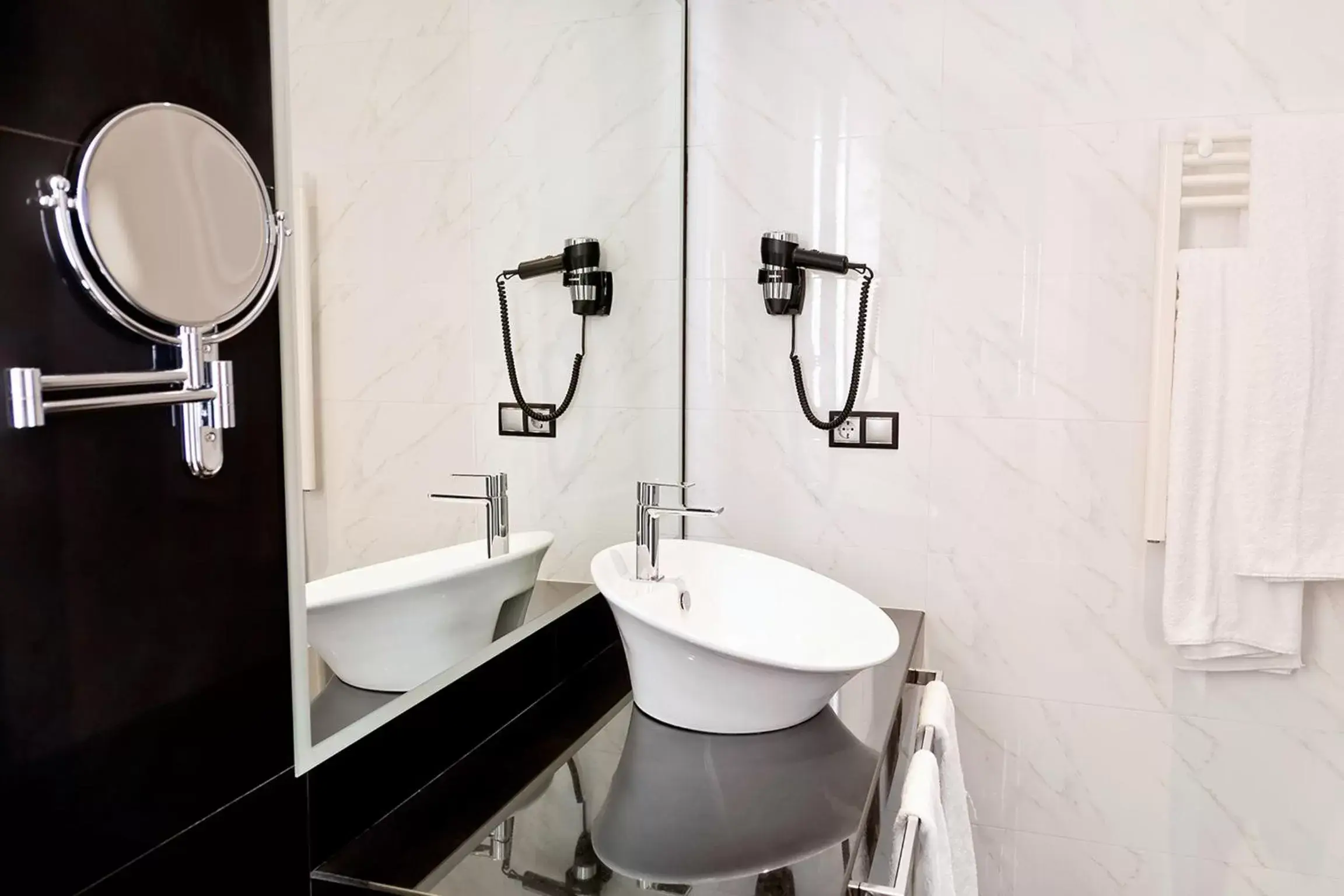 Toilet, Bathroom in Dña Monse Hotel Spa & Golf