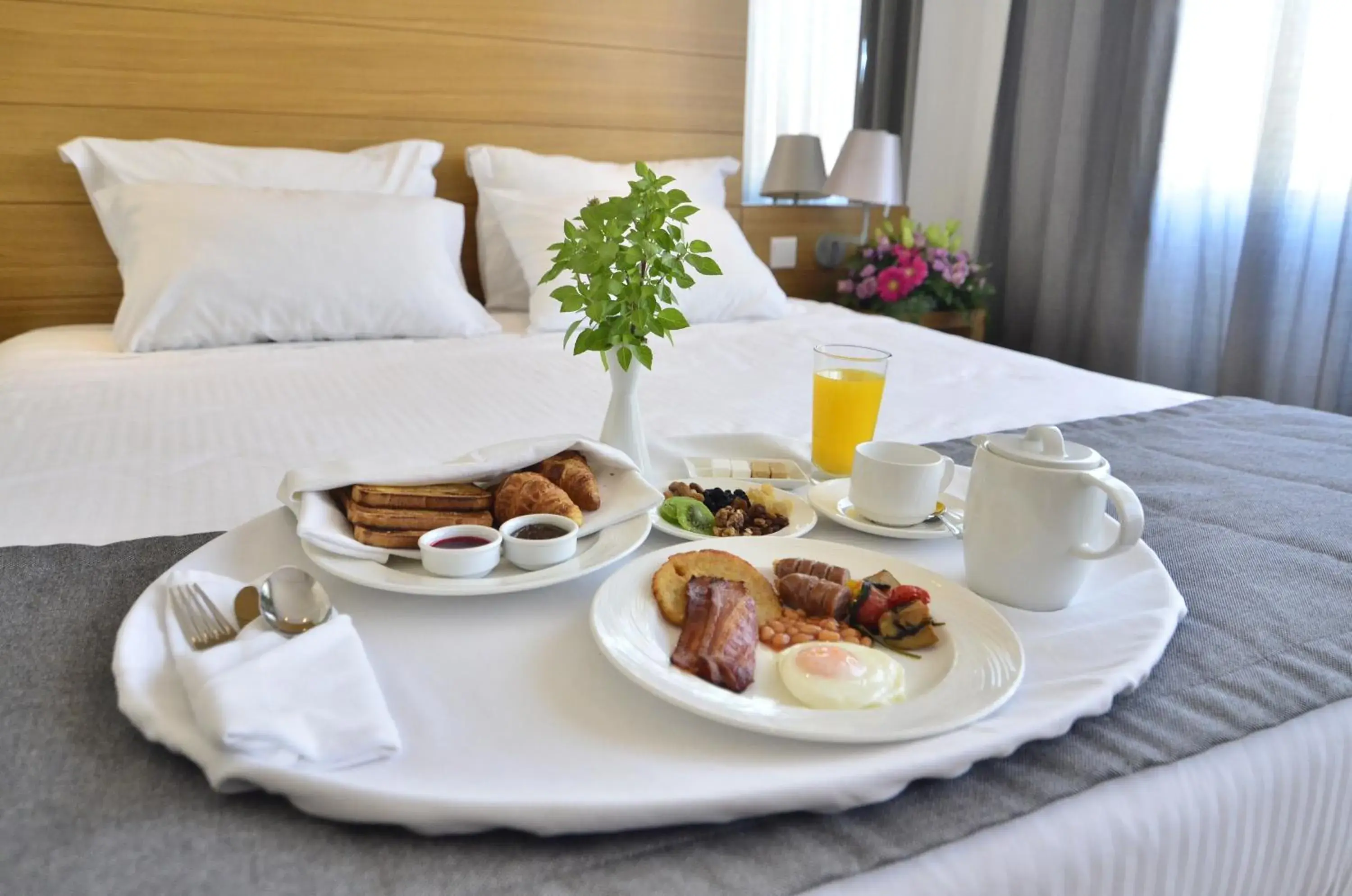 Breakfast, Bed in Napa Plaza Hotel (Adults Only)