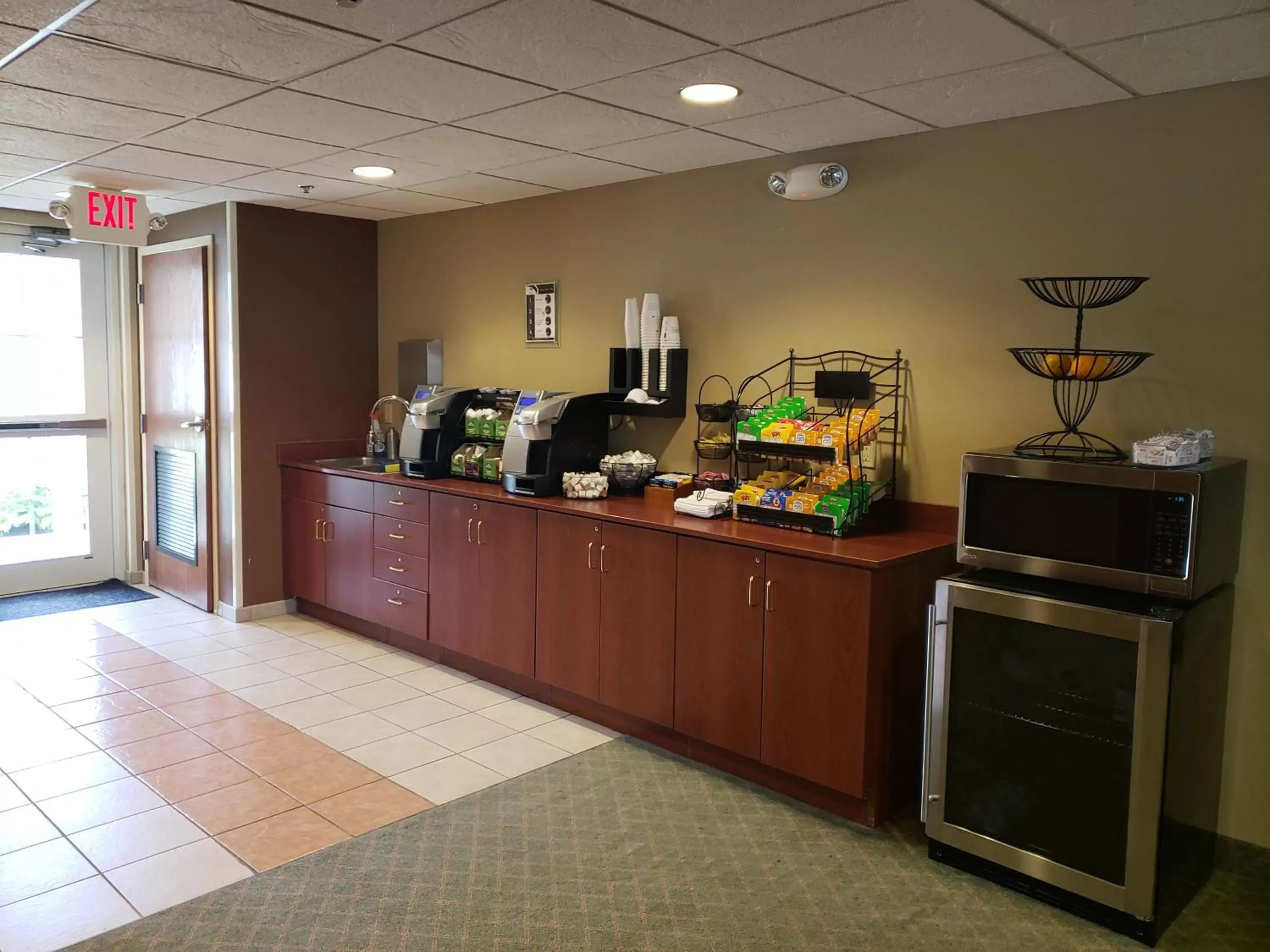 Food and drinks in Microtel Inn & Suites Dover by Wyndham